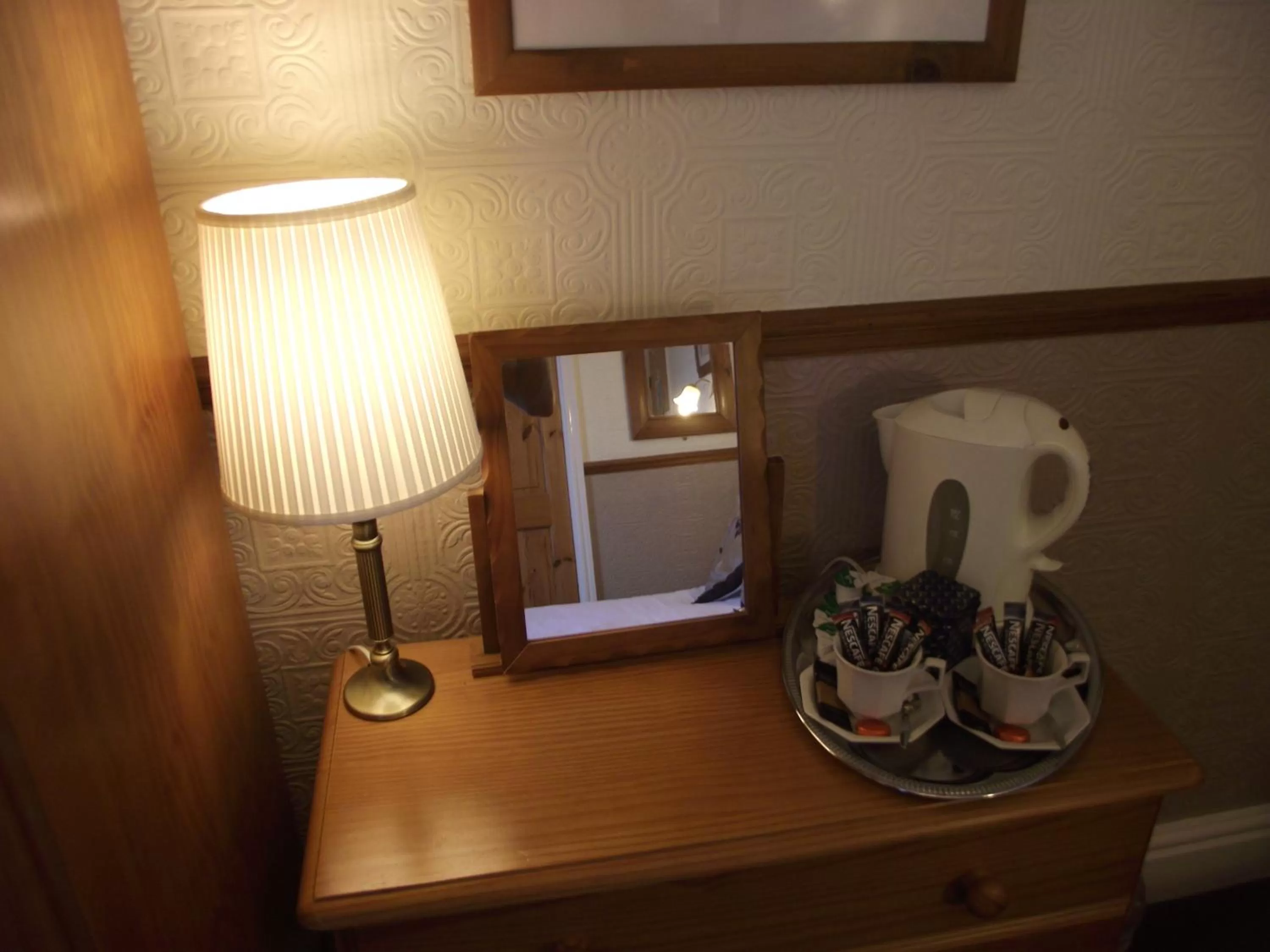 Coffee/tea facilities, TV/Entertainment Center in The Molly House