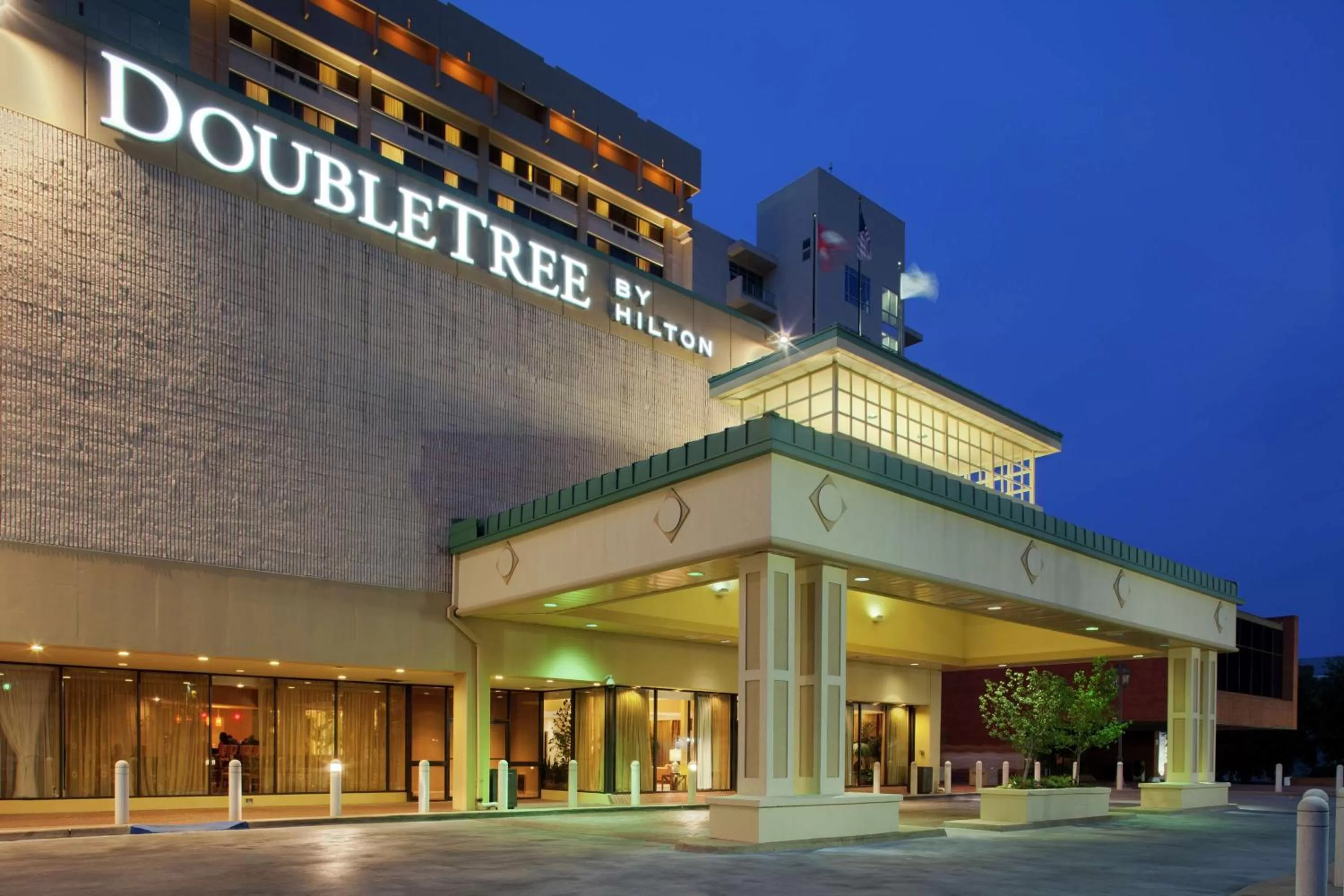 Property building in DoubleTree by Hilton Little Rock