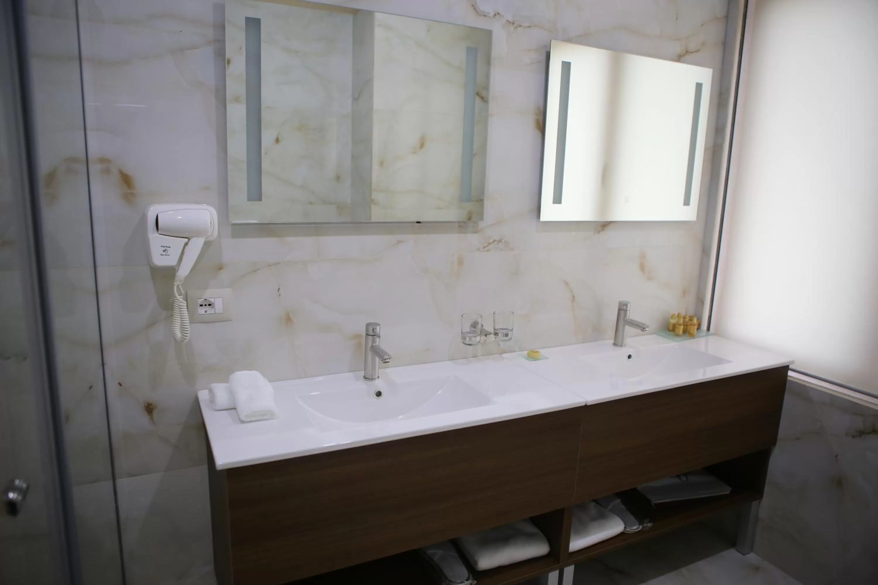 Shower in Hotel Colombo