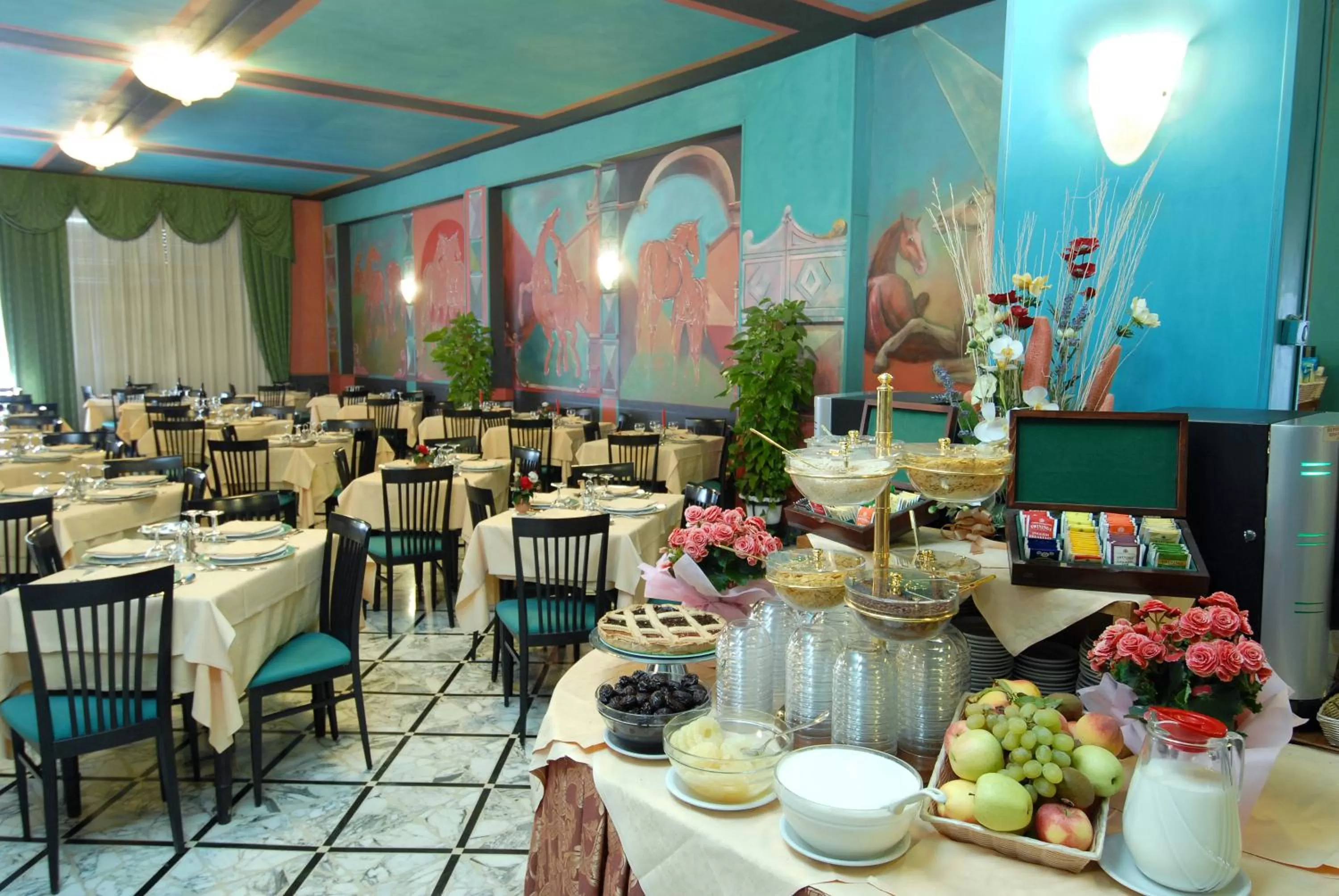 Restaurant/places to eat in Hotel Minerva Palace