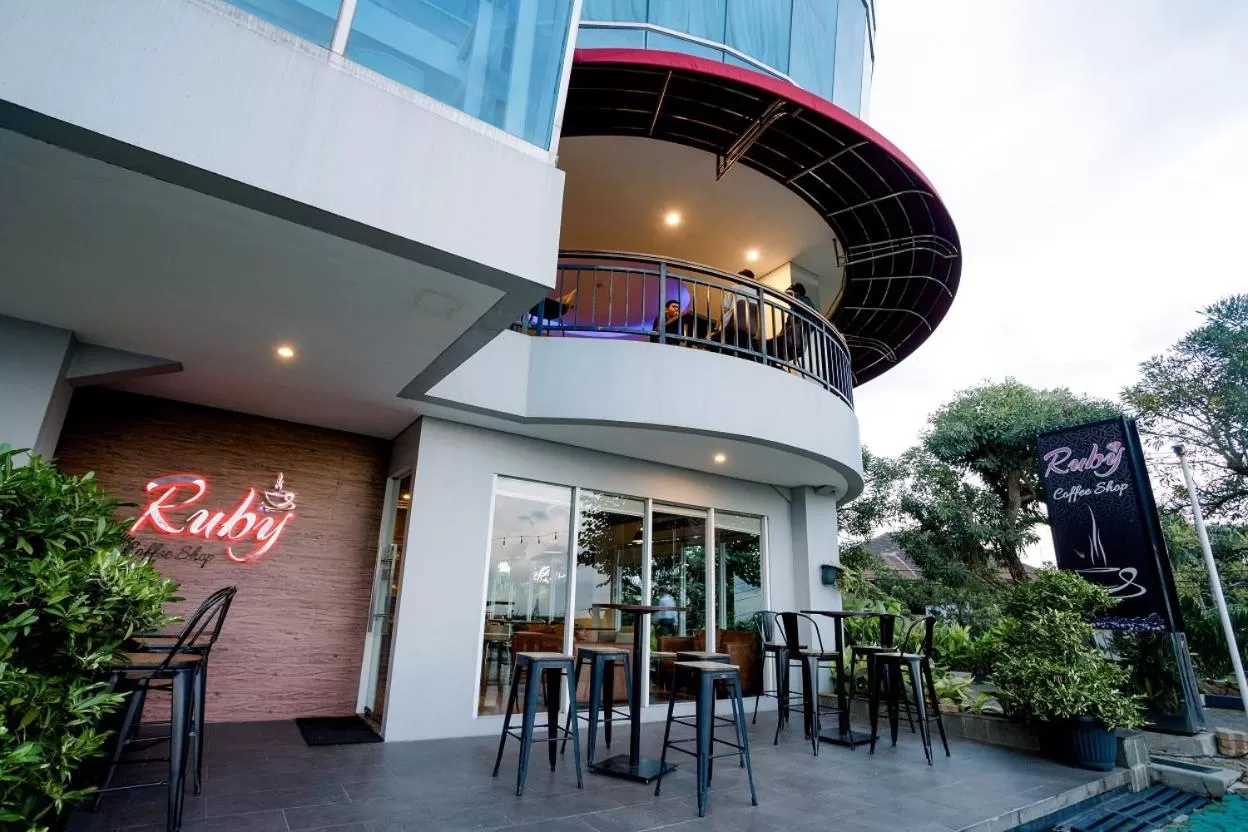 Lounge or bar in Emersia Hotel and Resort