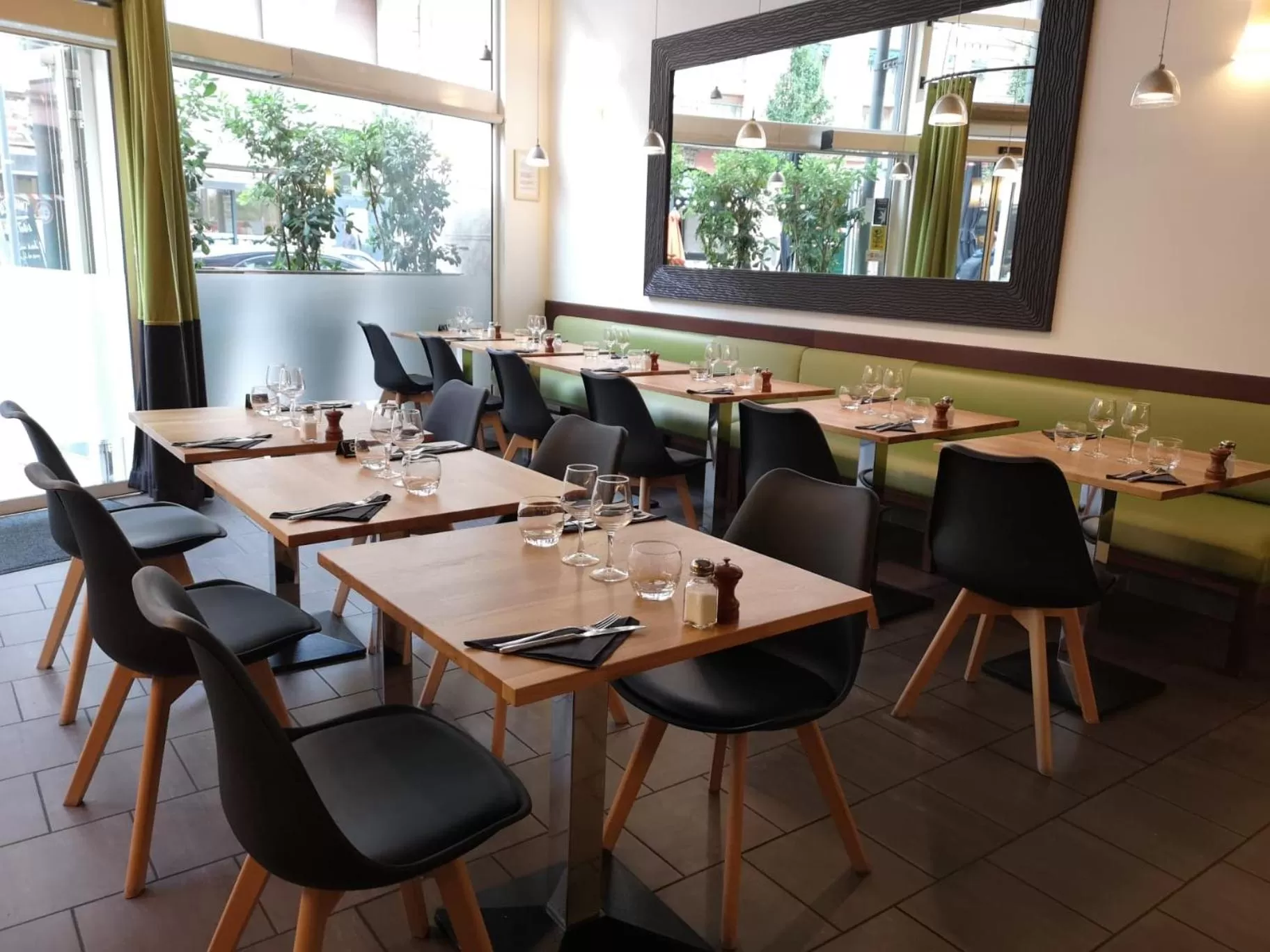 Restaurant/places to eat in ibis Toulouse Gare Matabiau