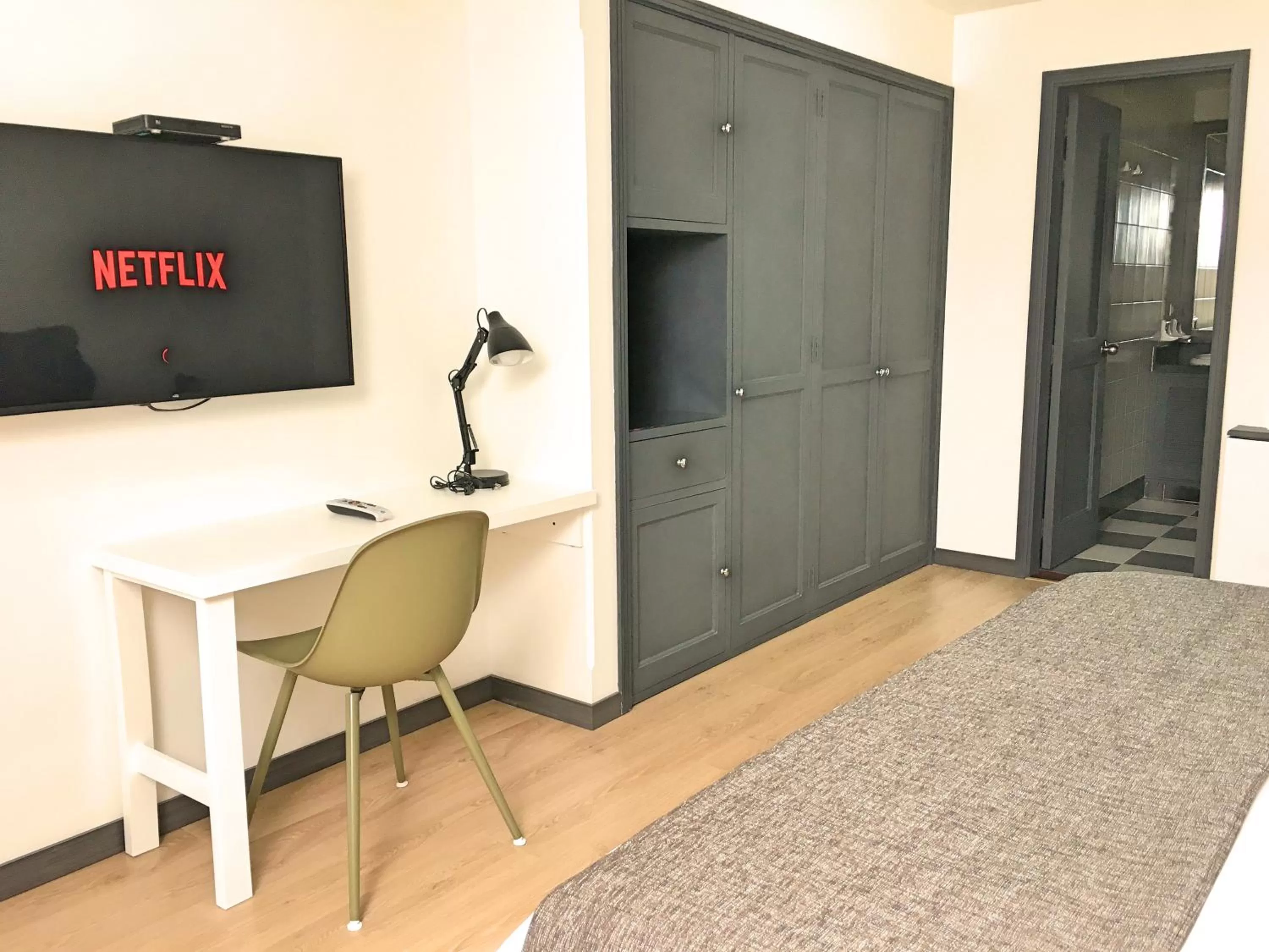 bunk bed, Bed in Cora 96 Street Apartments