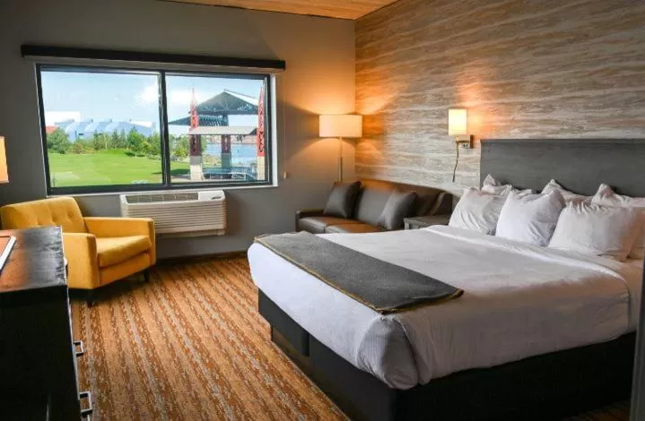 King Harbor View Room with Sofa Sleeper in Pier B Resort