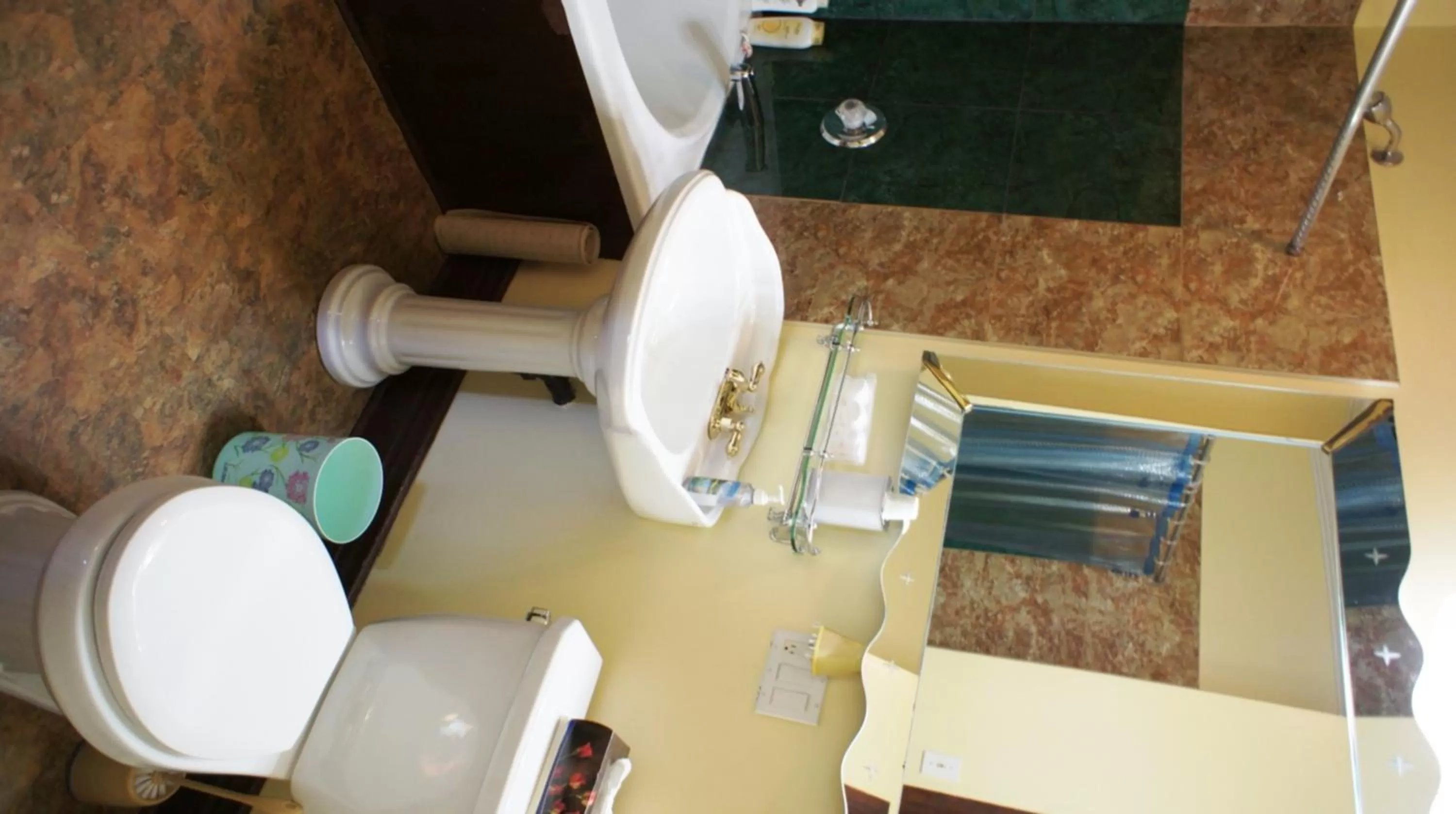 Bathroom in A Night to Remember B & B