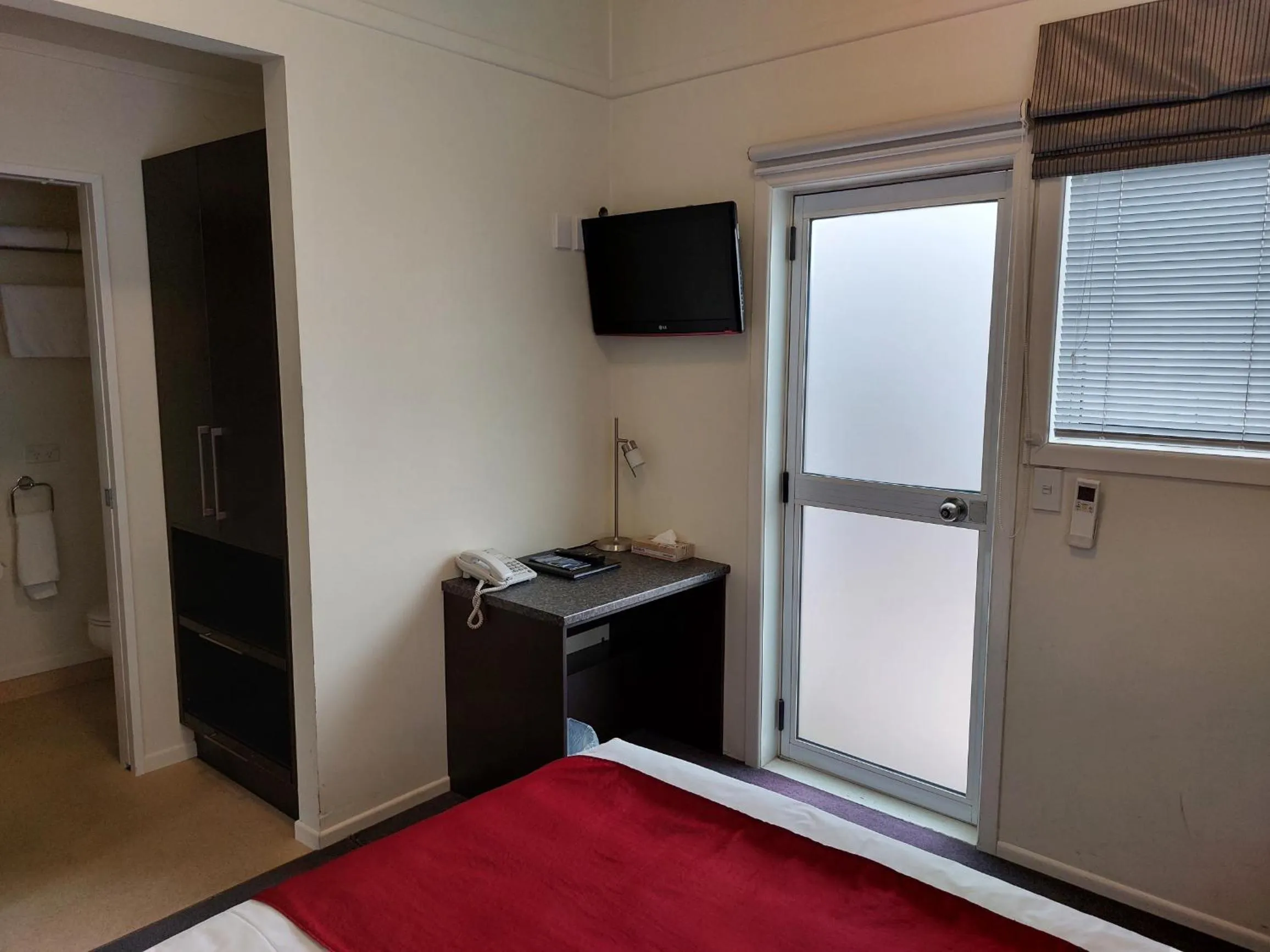 Bed in At Eden Park Motel