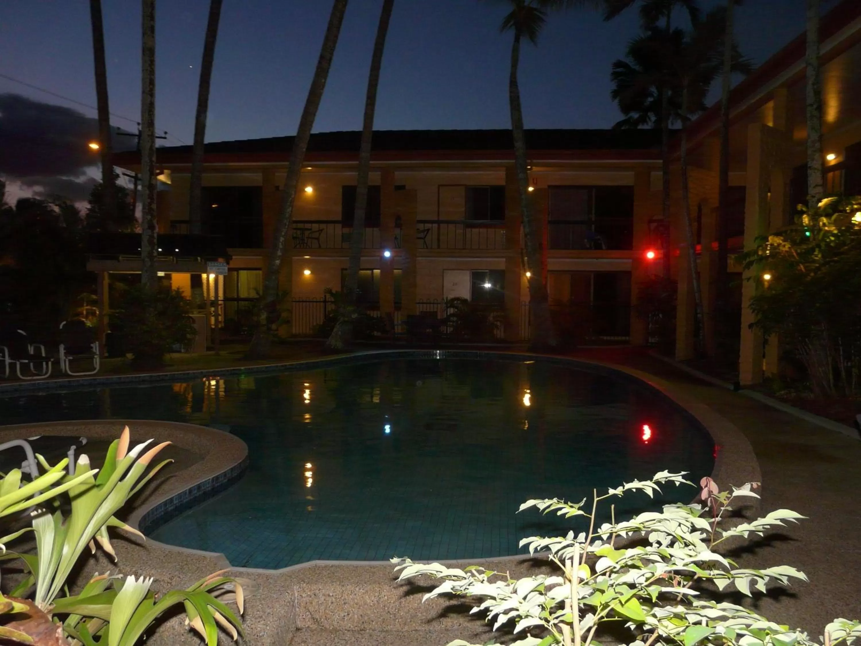 Swimming pool in Oasis Inn Apartments