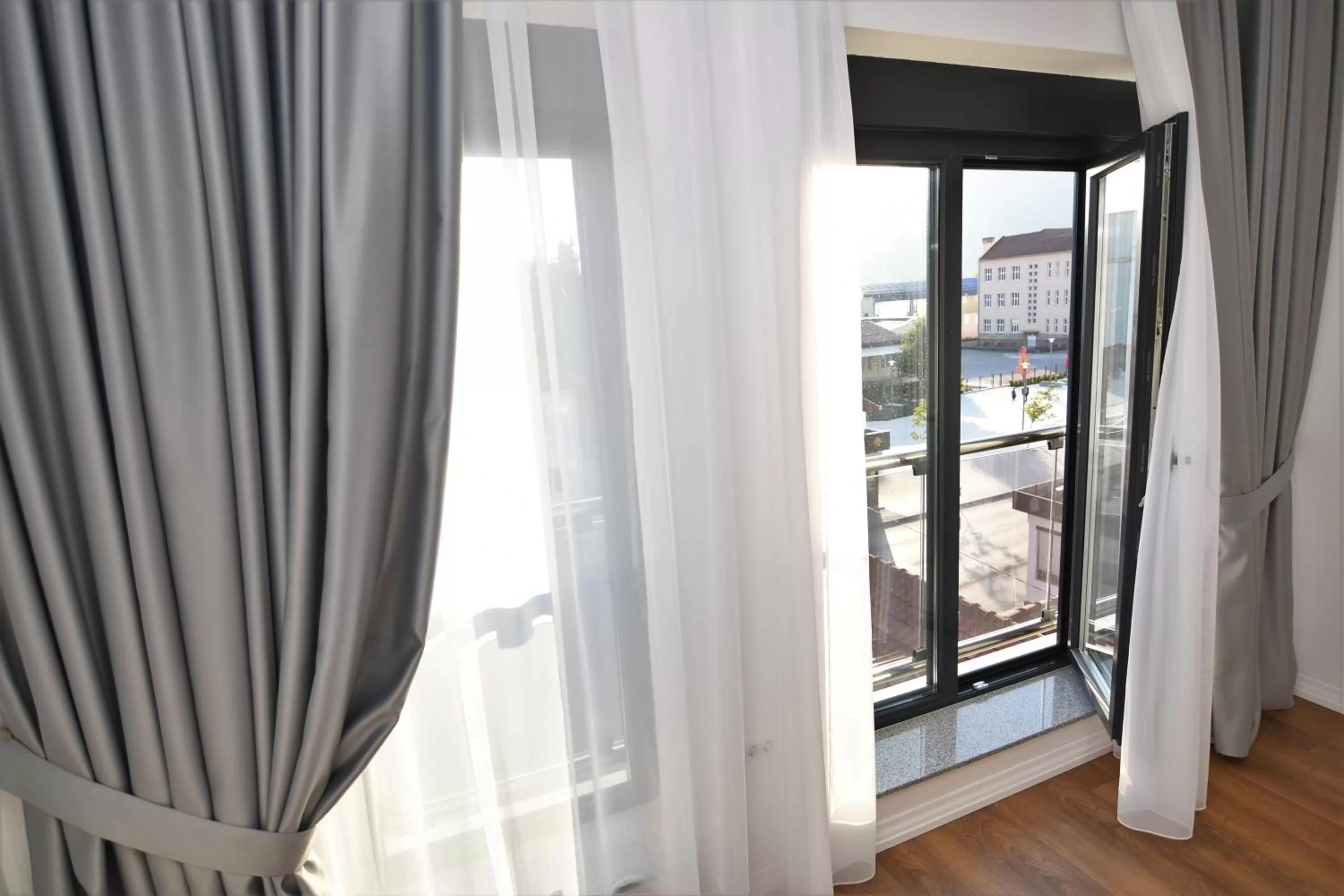 Elan Luxury Apartments & Lounge Bar