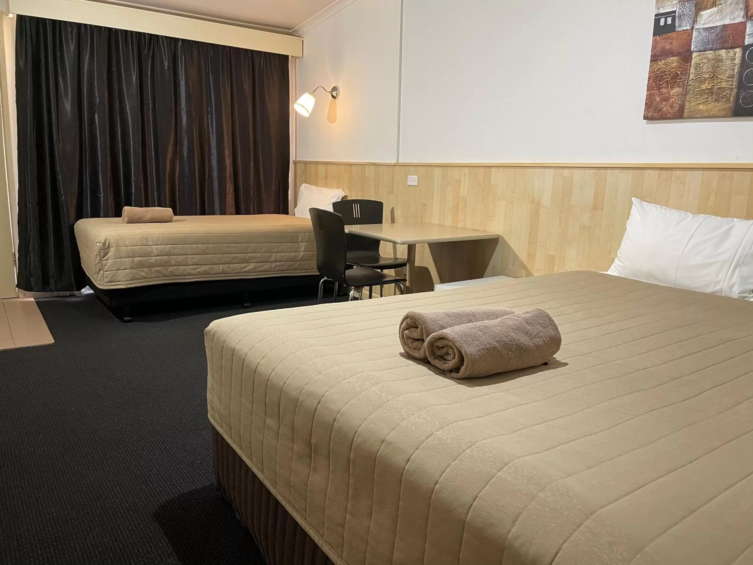 Bed in Countryman Motor Inn Cowra