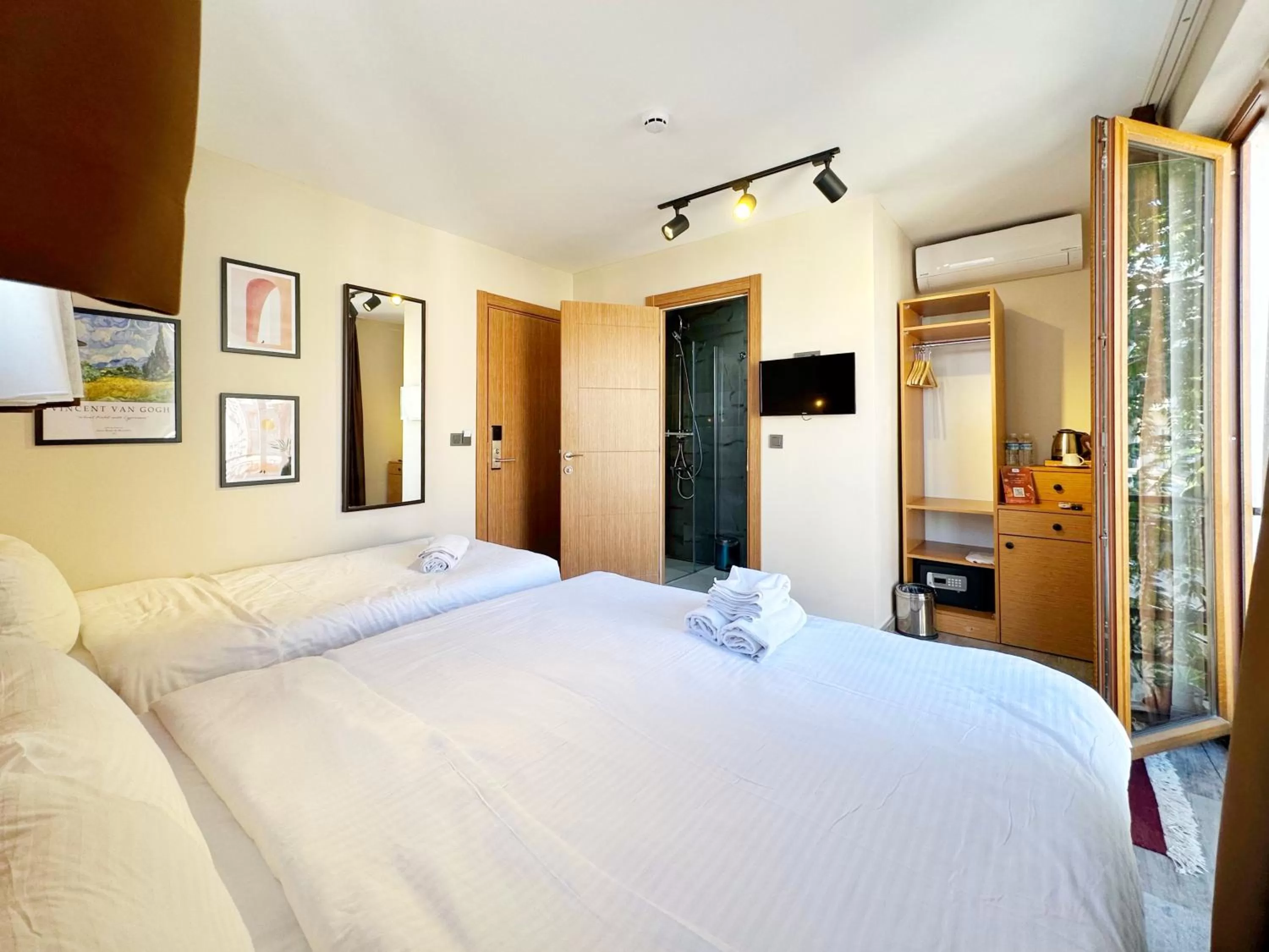 Bed in Sultan Pier Hotel