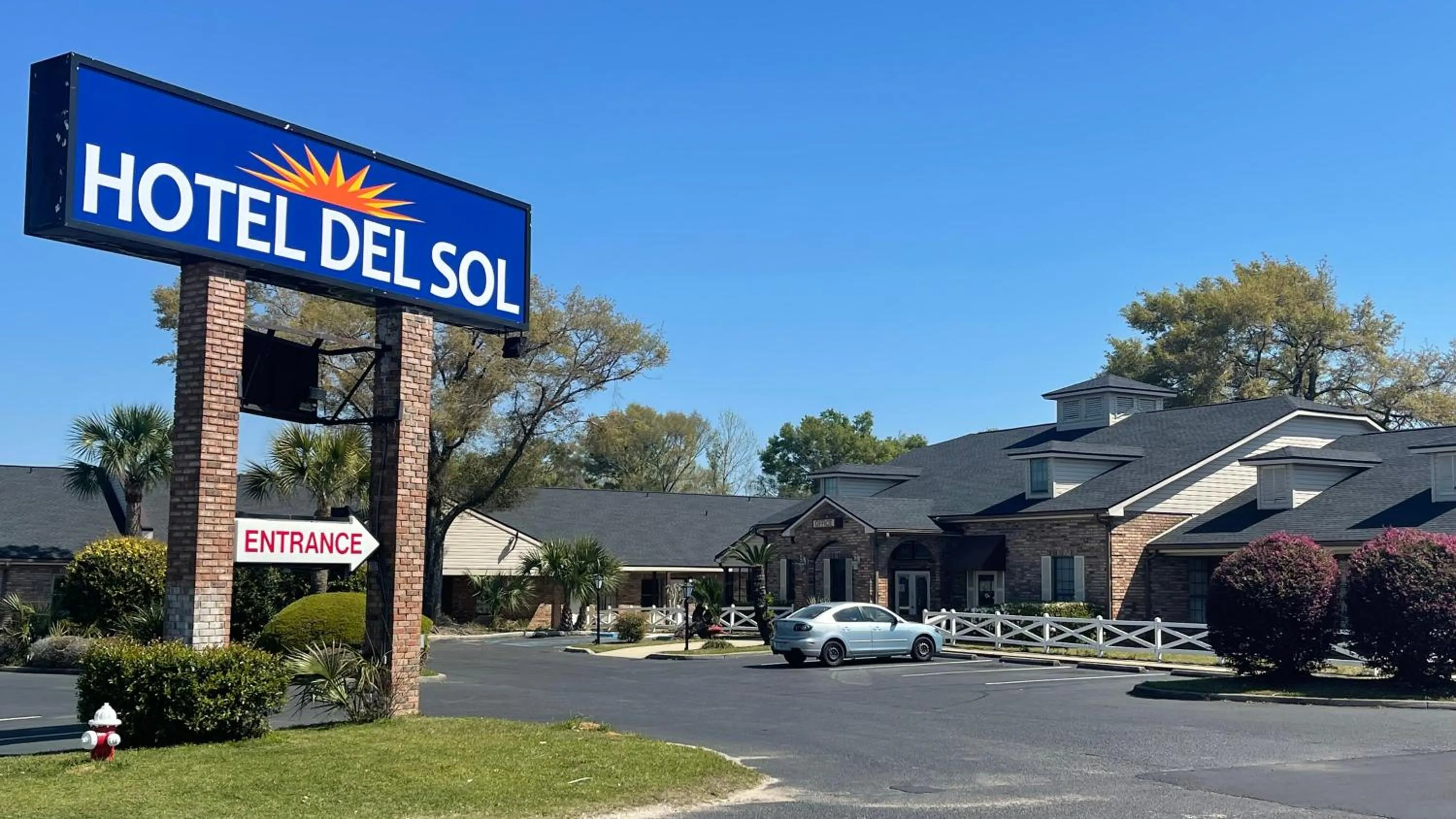 Property building in HOTEL DEL SOL - Pensacola