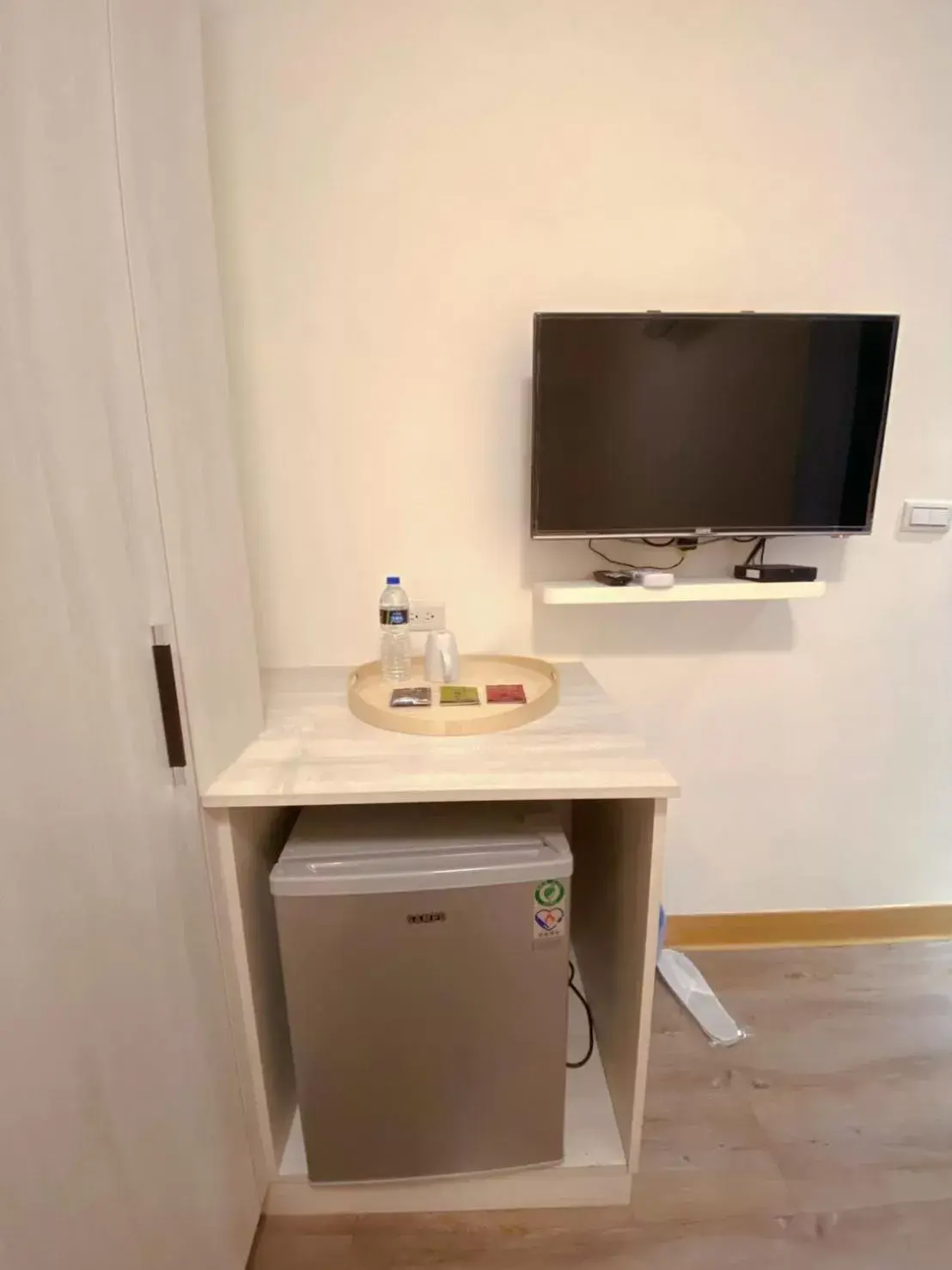 Single Room with Private Bathroom - single occupancy in Hotel Huru House Single Room with Private Bathroom - single occupancy in Hotel Huru House