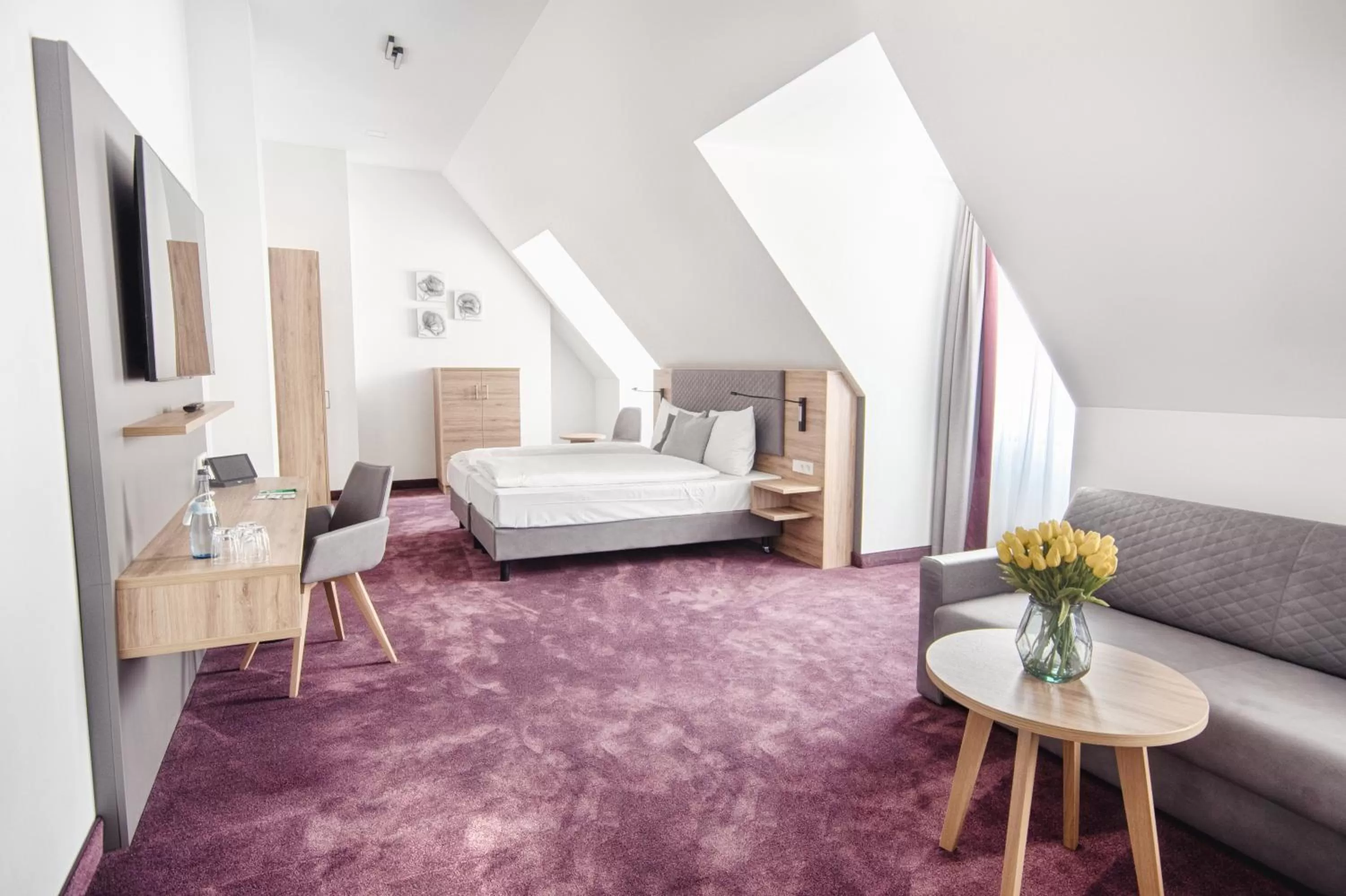 Living room, Bed in Hotel Kupferzell