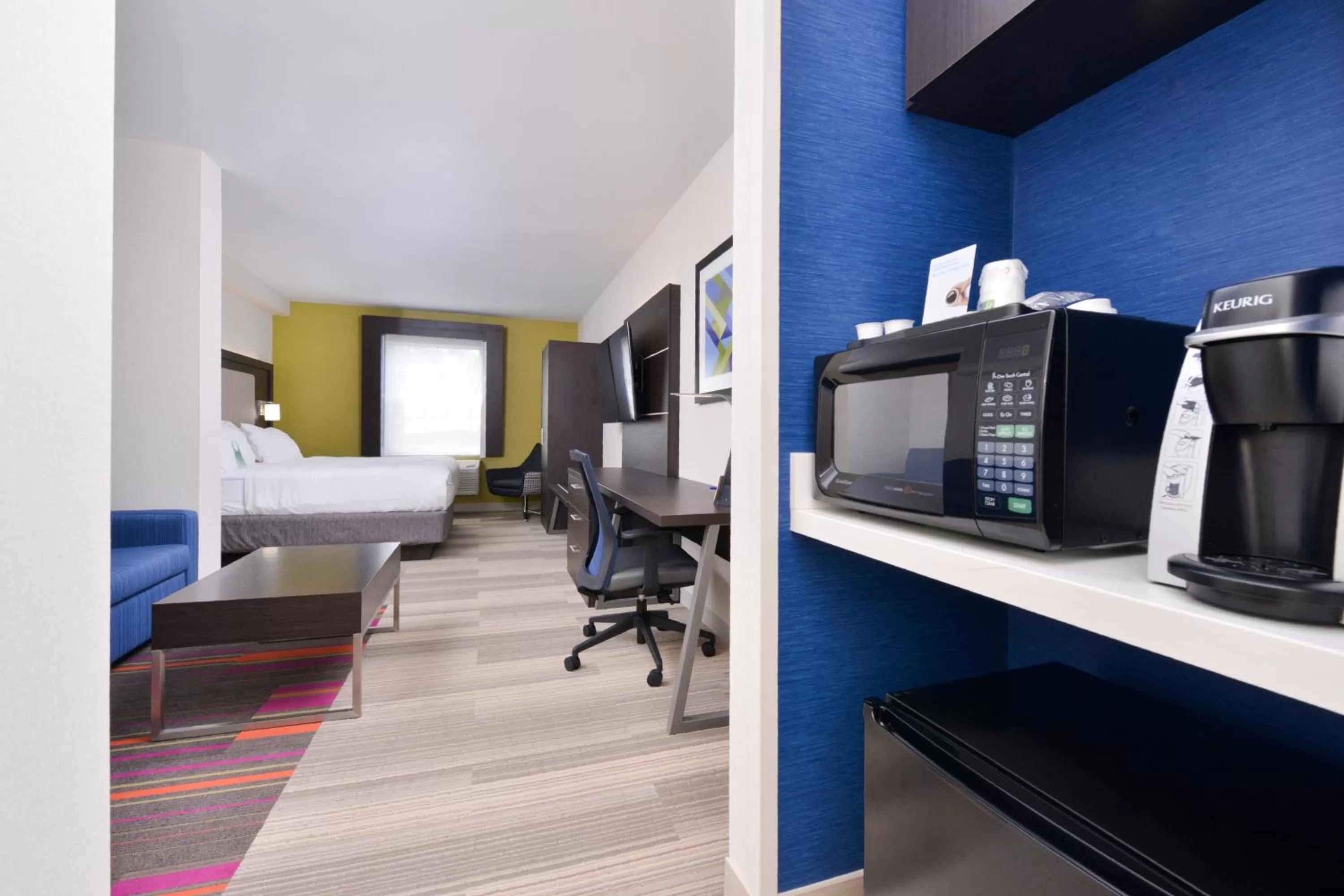 Photo of the whole room, Bed in Holiday Inn Express Mystic by IHG