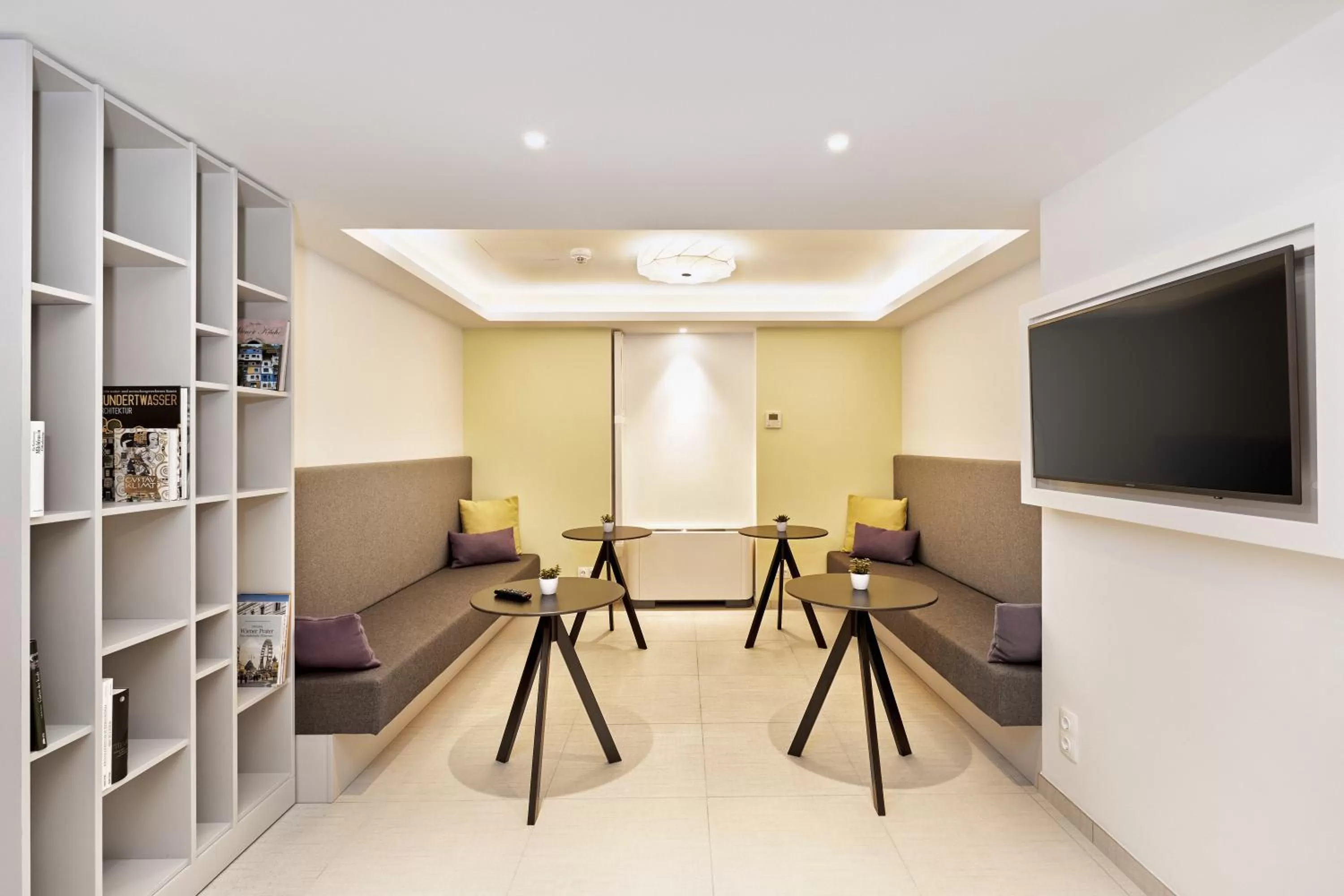 Photo of the whole room in H+ Hotel Wien