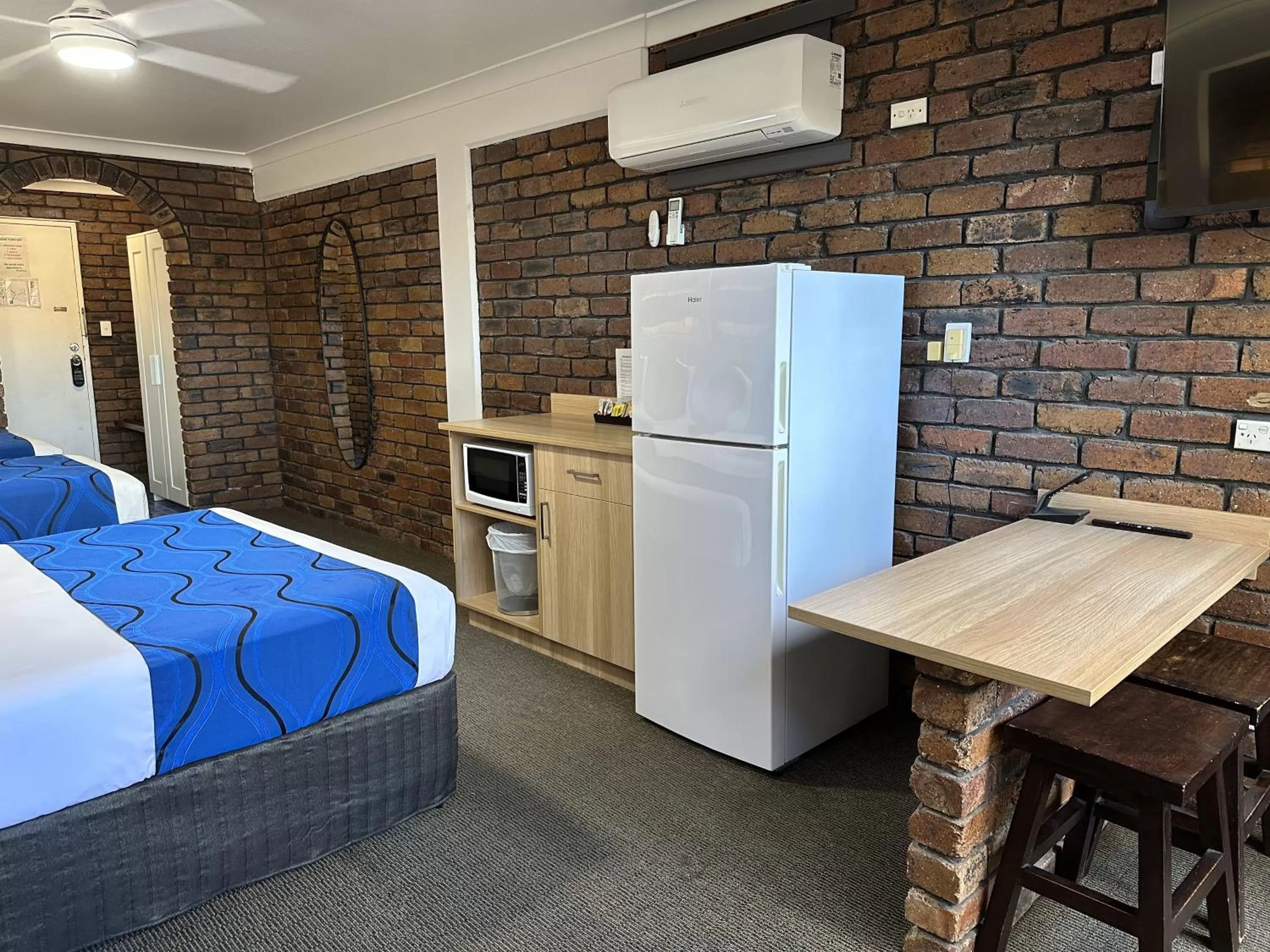 Kitchen or kitchenette in Logan City Motor Inn