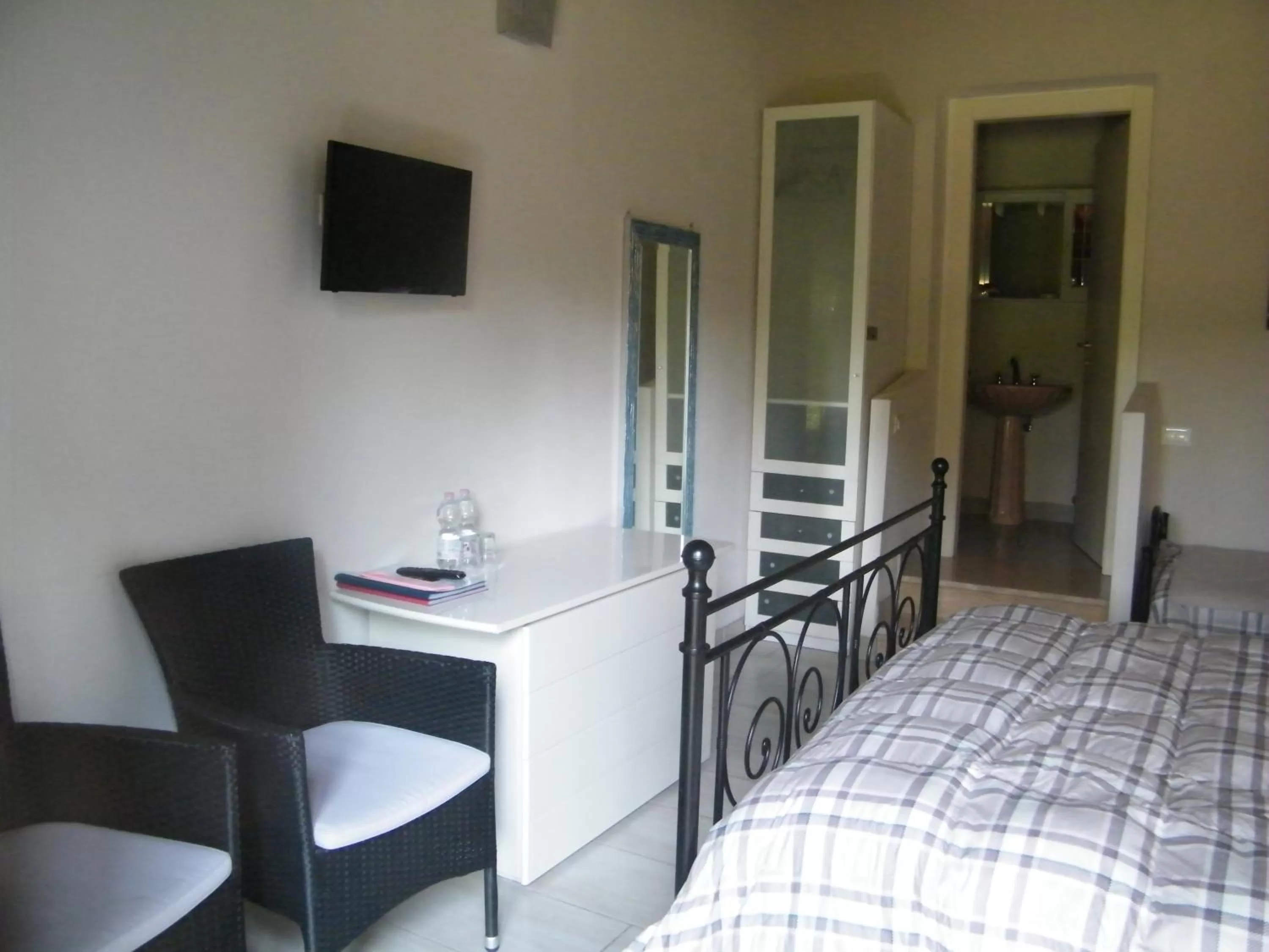 Bed in Villa Franca in Franciacorta