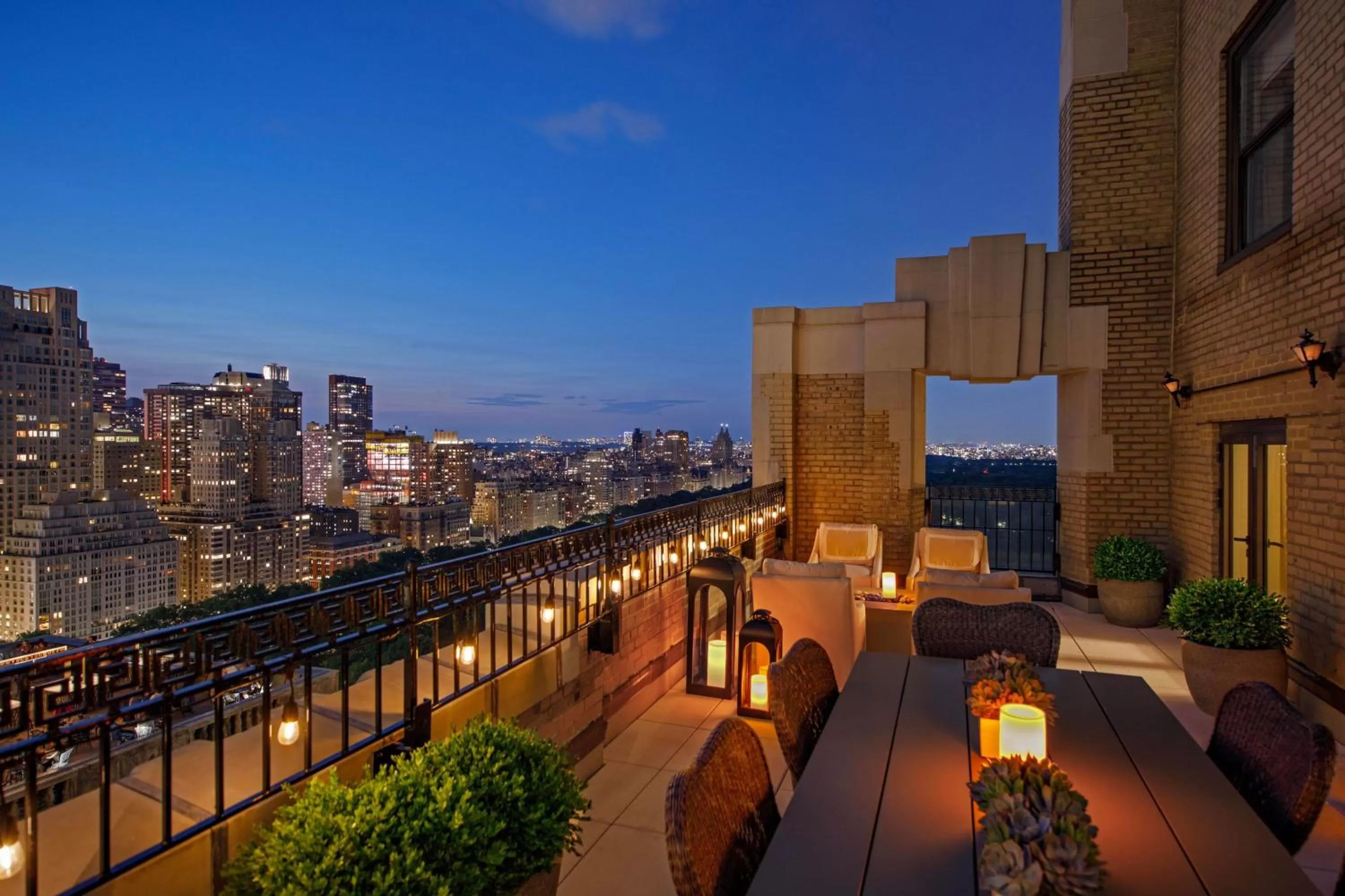 Photo of the whole room in JW Marriott Essex House New York