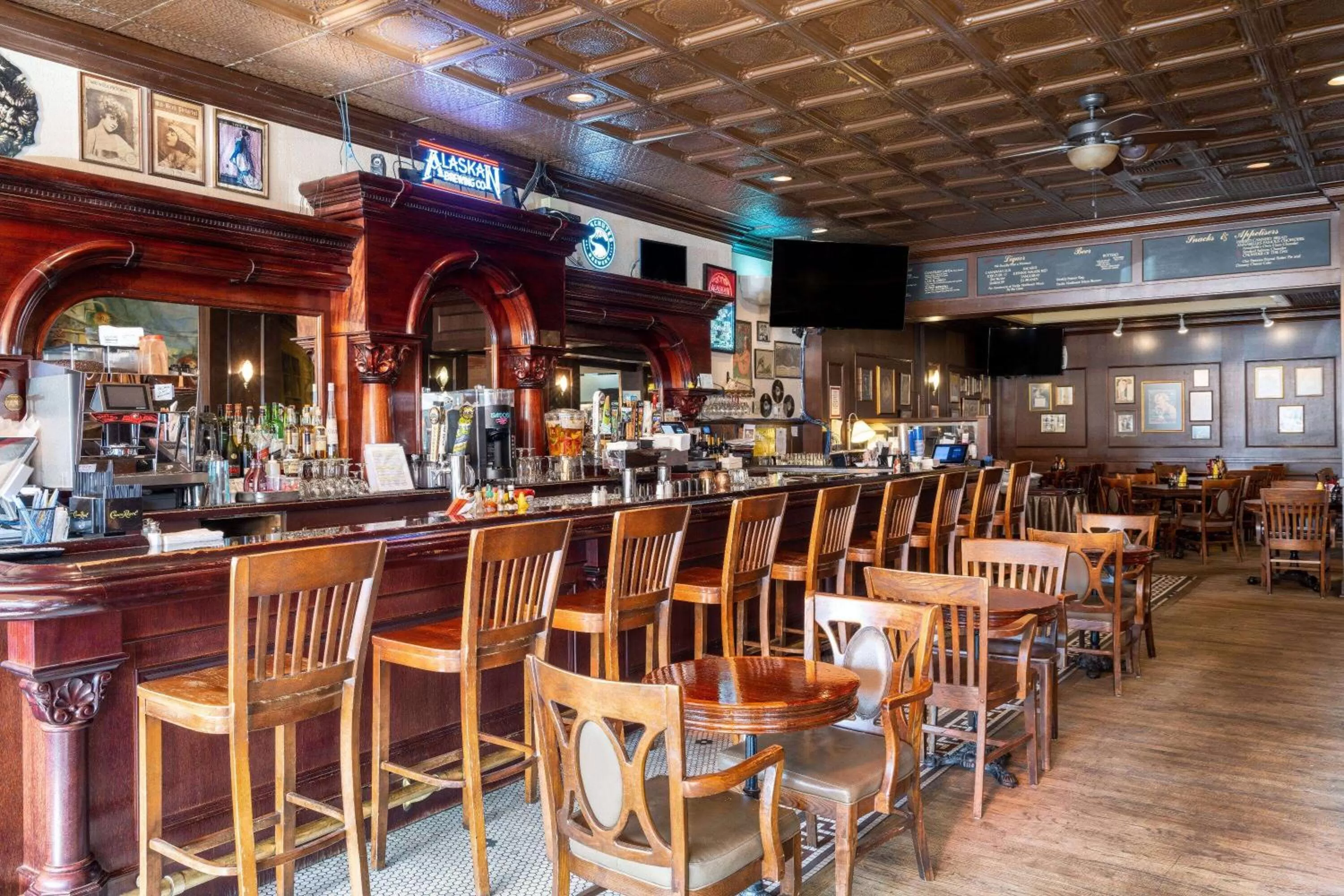 Lounge or bar in Gilmore Hotel, Trademark Collection by Wyndham