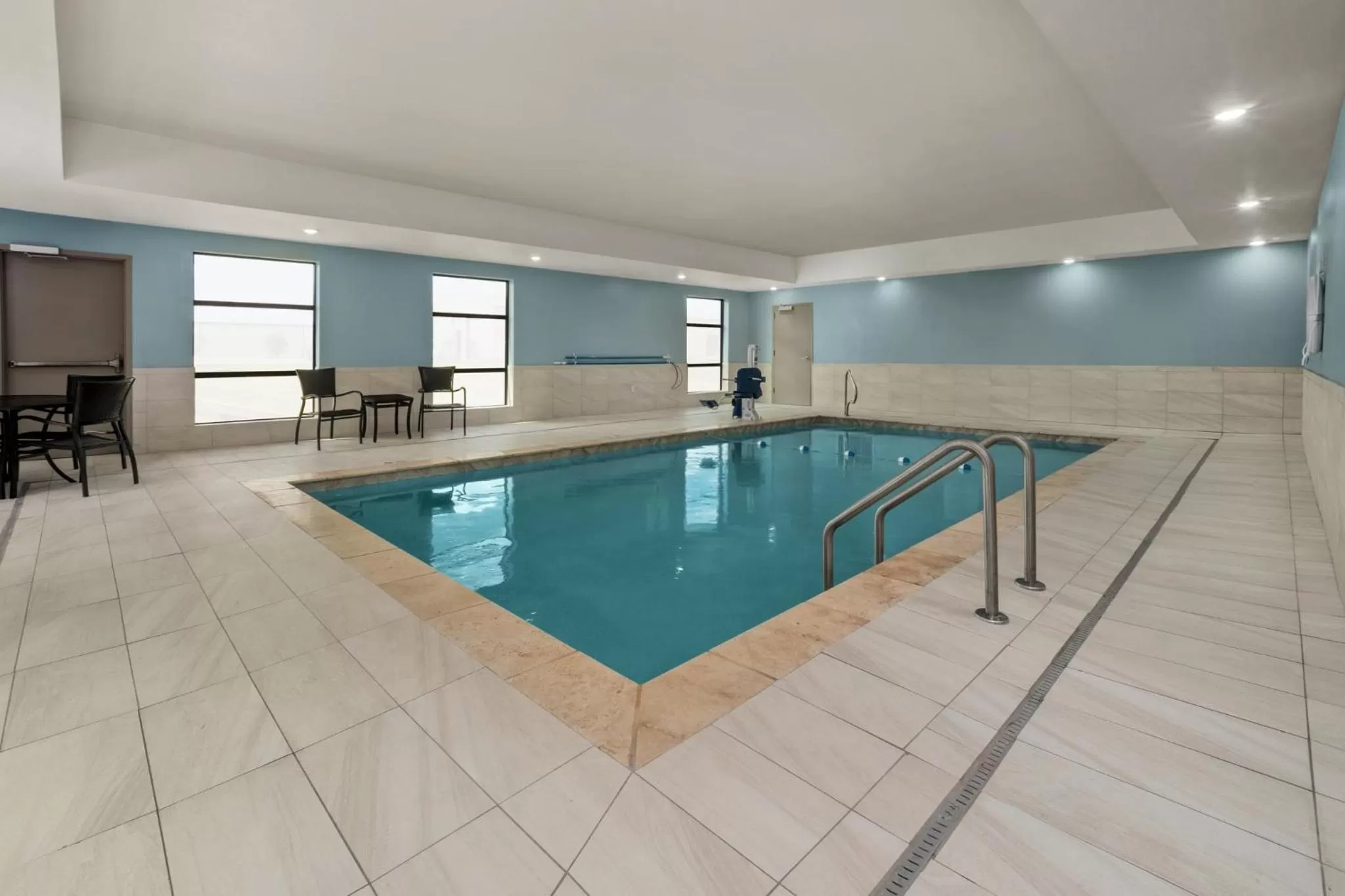 Swimming pool in Holiday Inn Express - Hattiesburg West - Univ Area