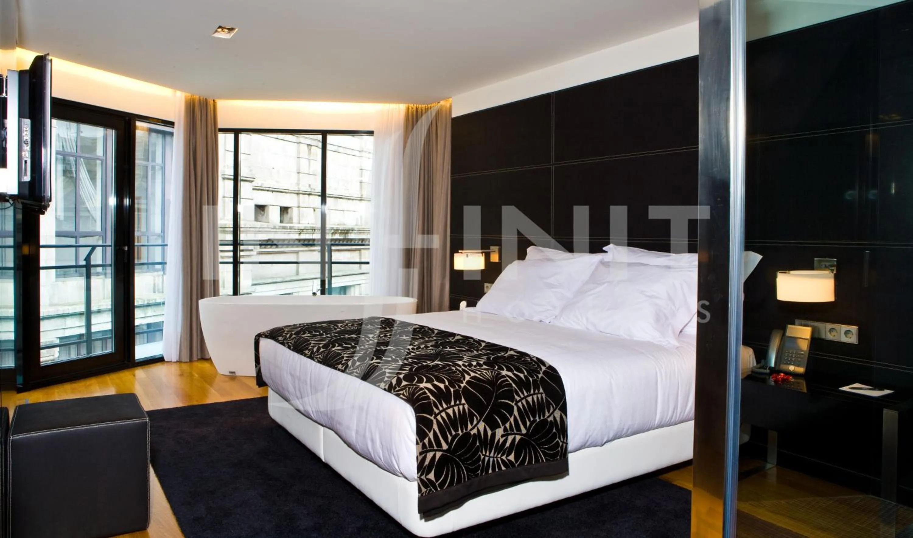 Bed in Hotel Inffinit