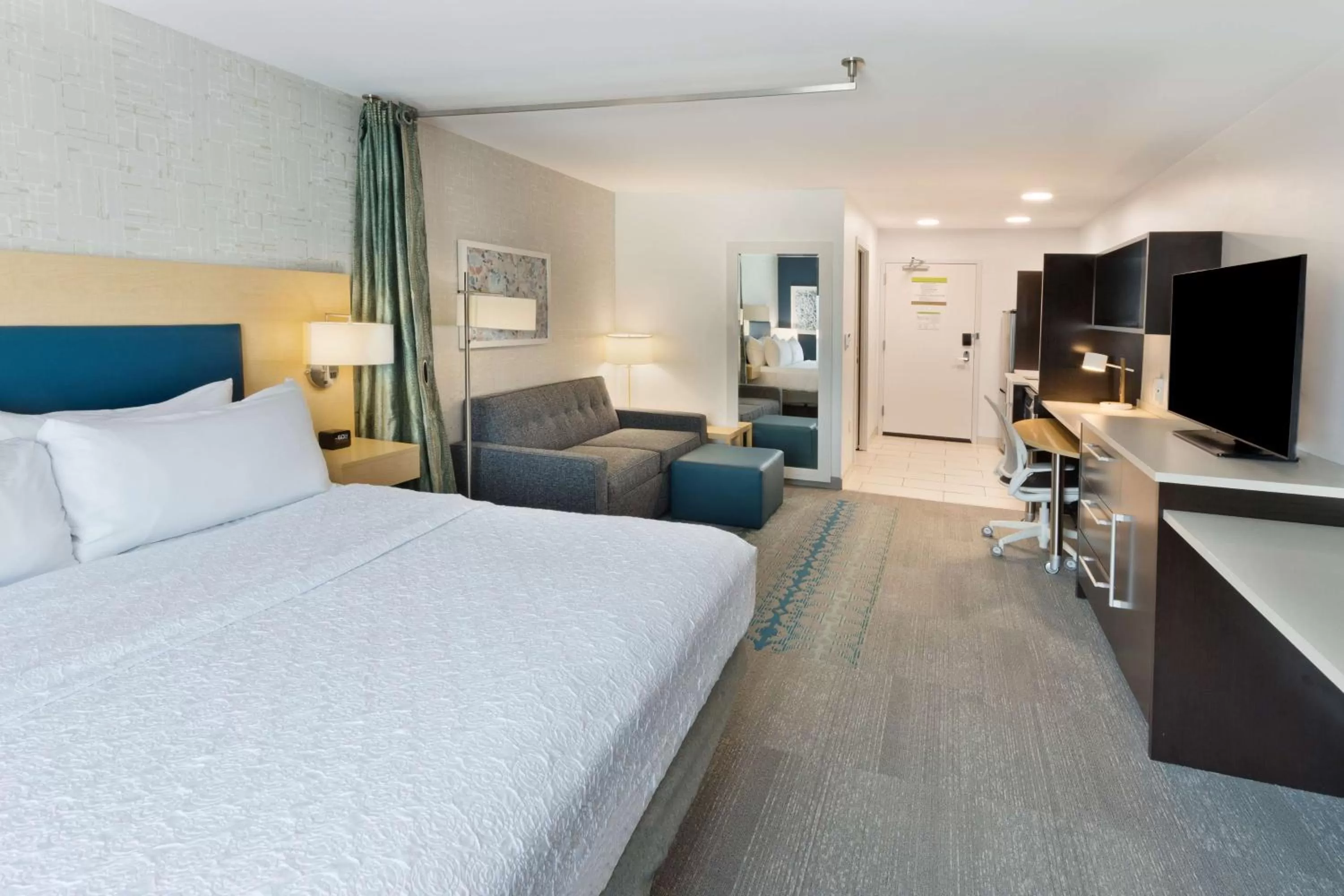 Bedroom, Bed in Home2 Suites by Hilton Columbus