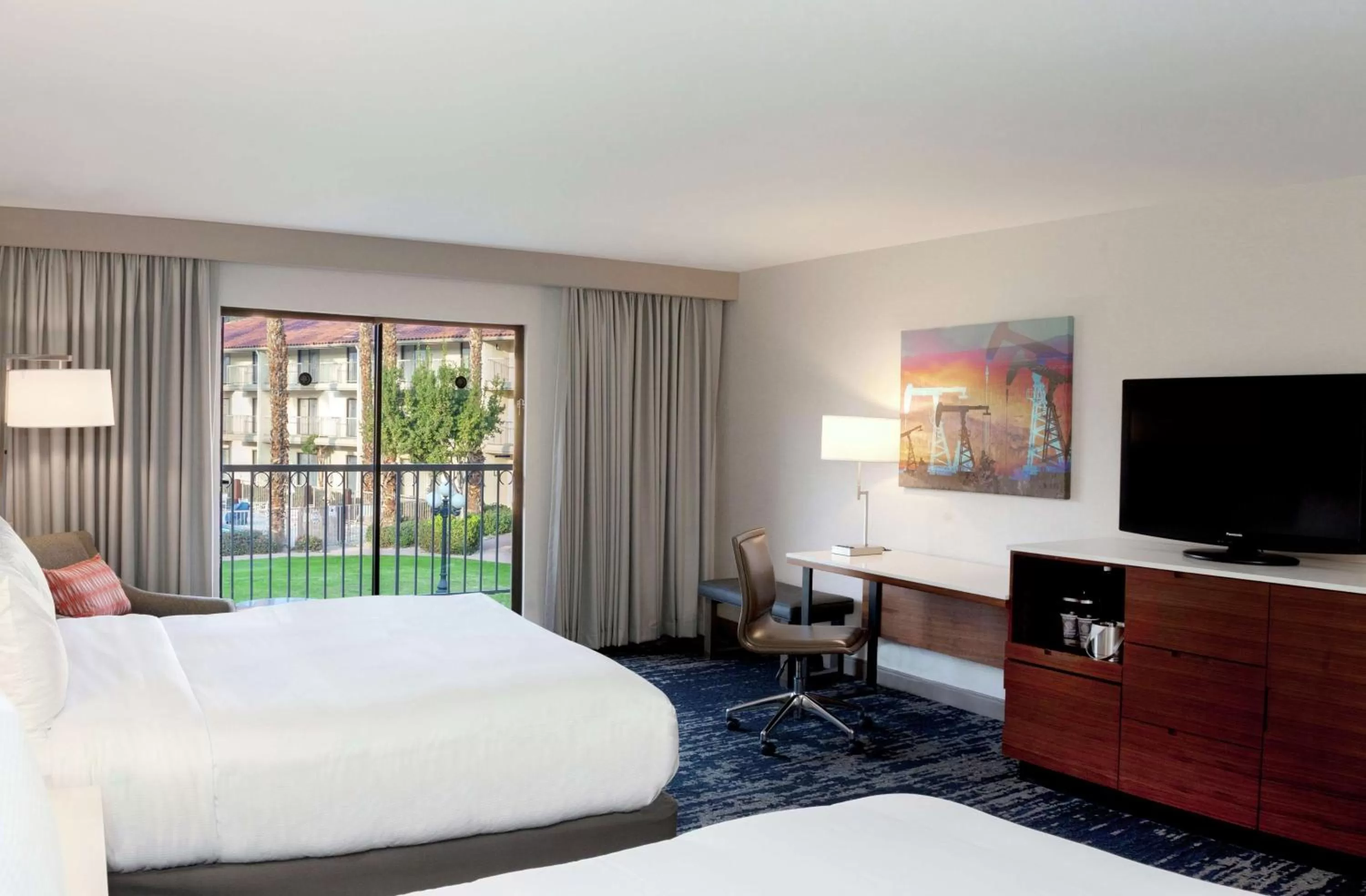 Bedroom in DoubleTree by Hilton Bakersfield