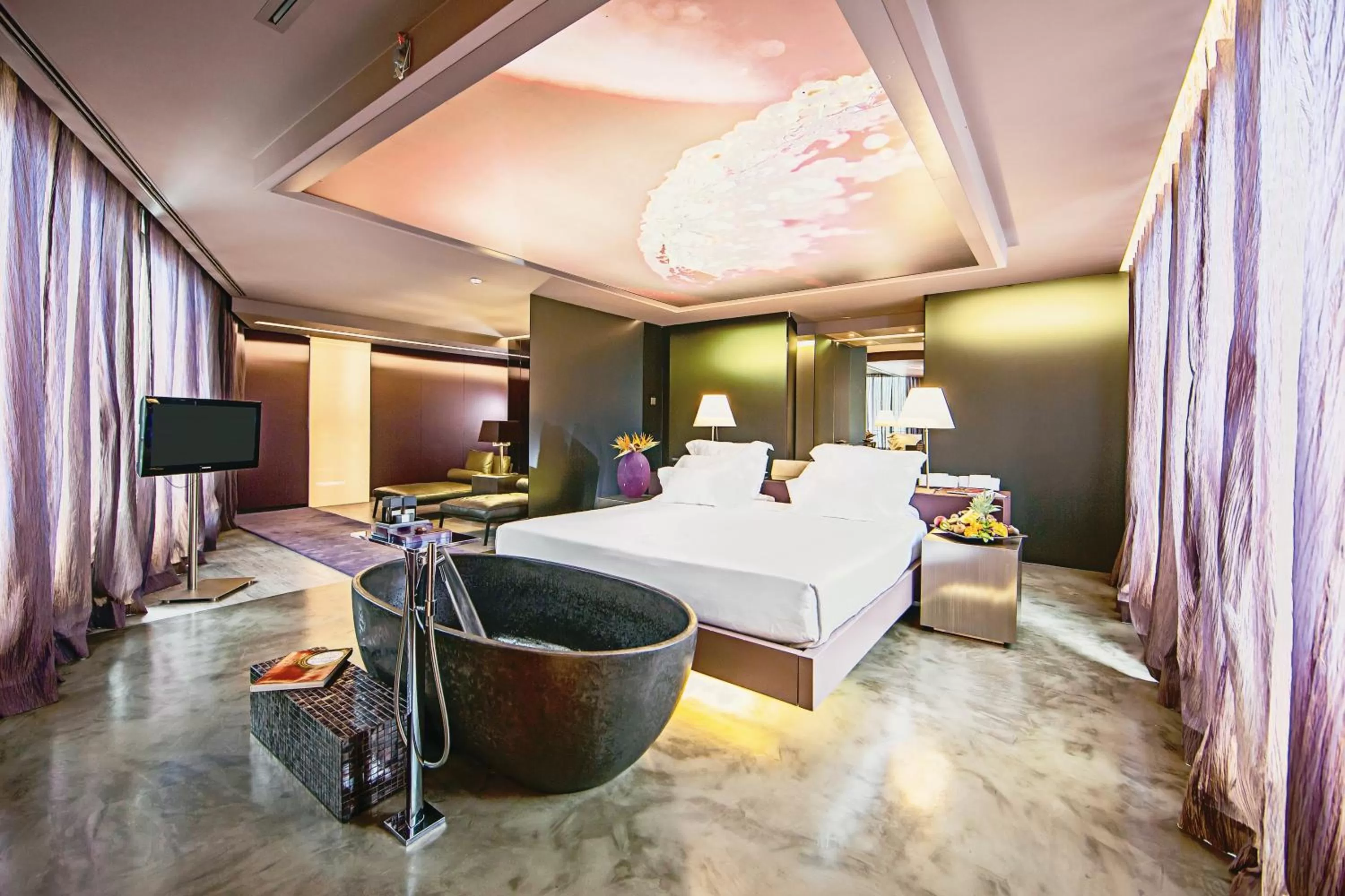 Photo of the whole room, Bed in The Vine Hotel