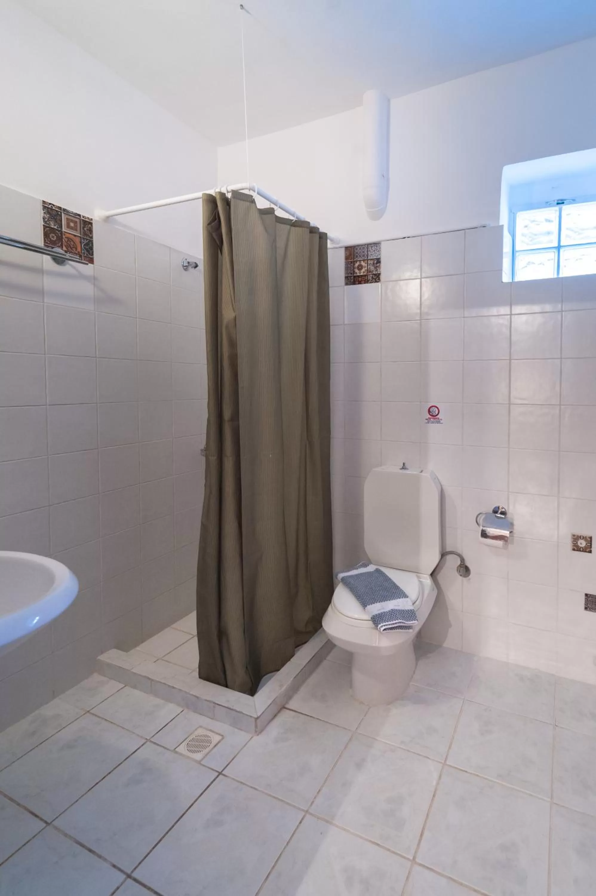 Shower in Poco Loco Bed & Breakfast