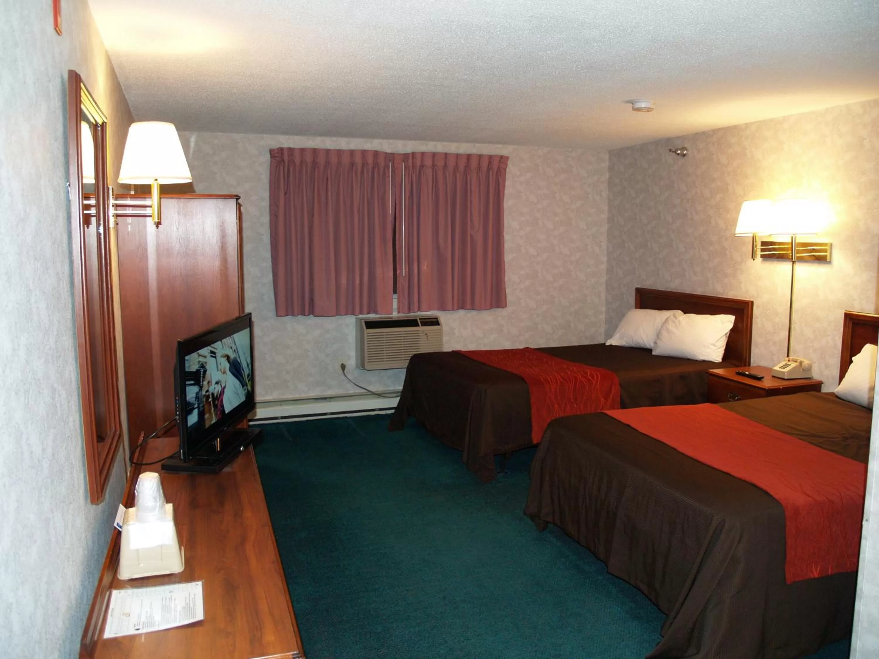 Photo of the whole room, Bed in Bangor Inn & Suites