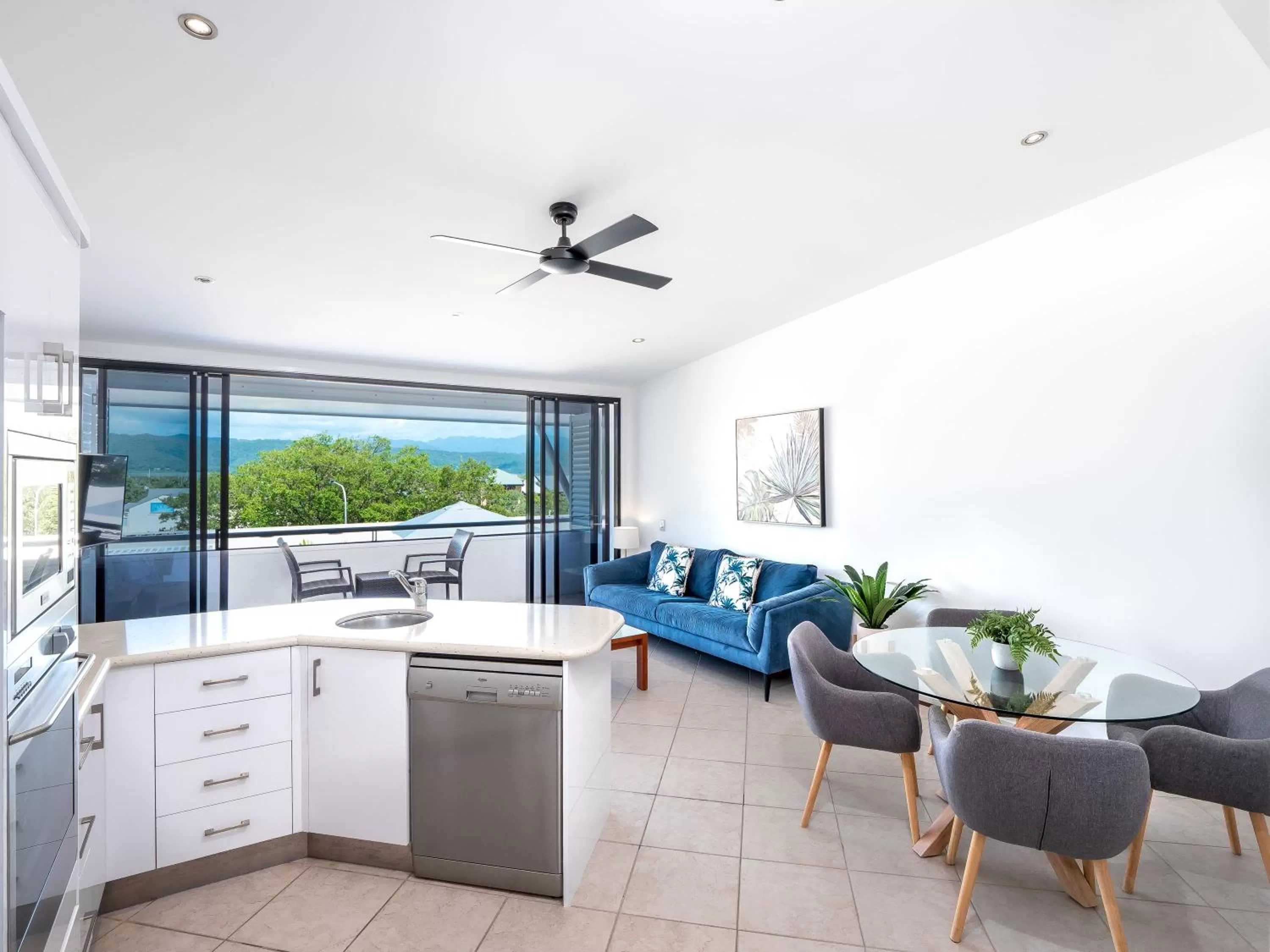 Kitchen or kitchenette in Saltwater Luxury Apartments