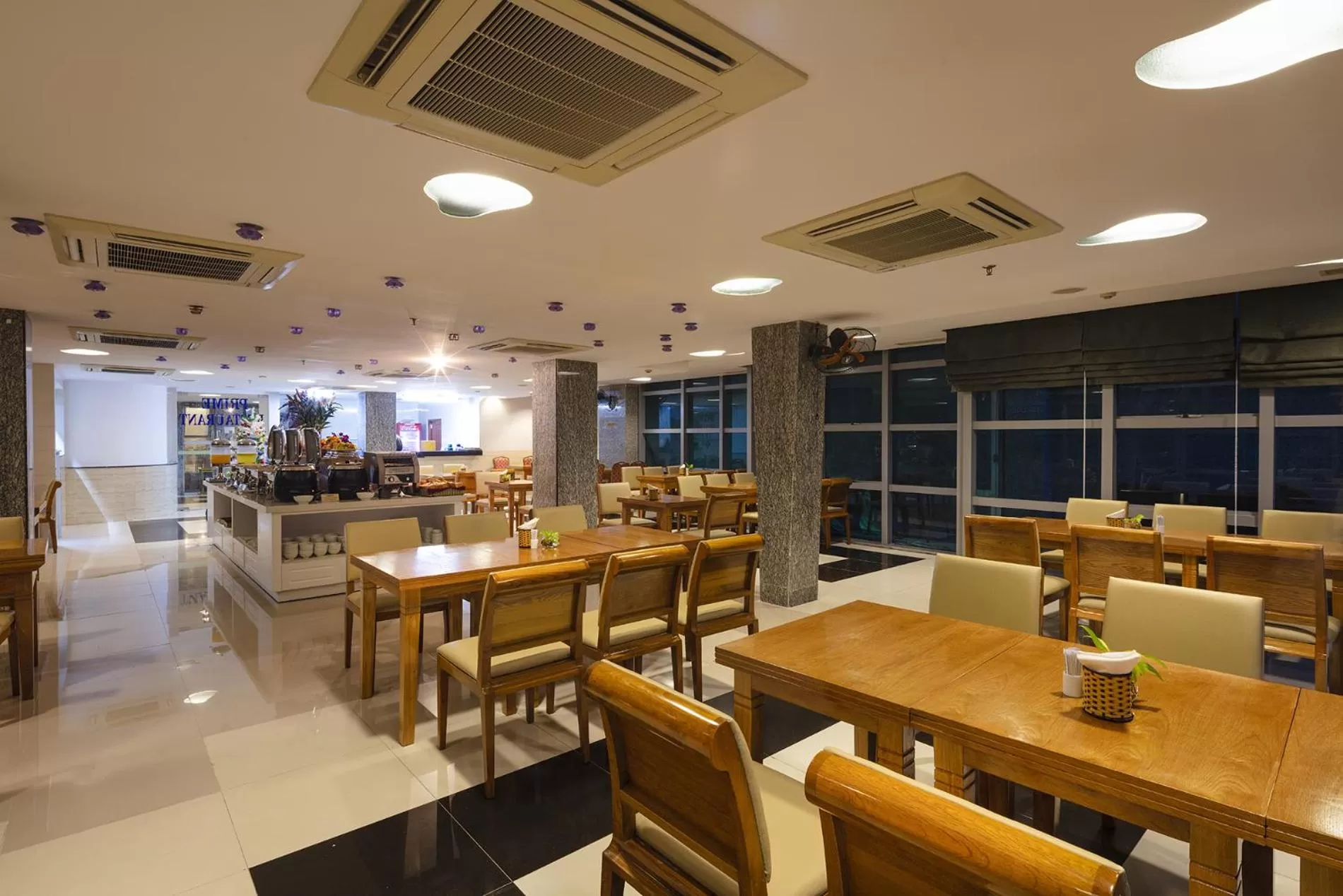 Restaurant/places to eat in Prime New Hotel