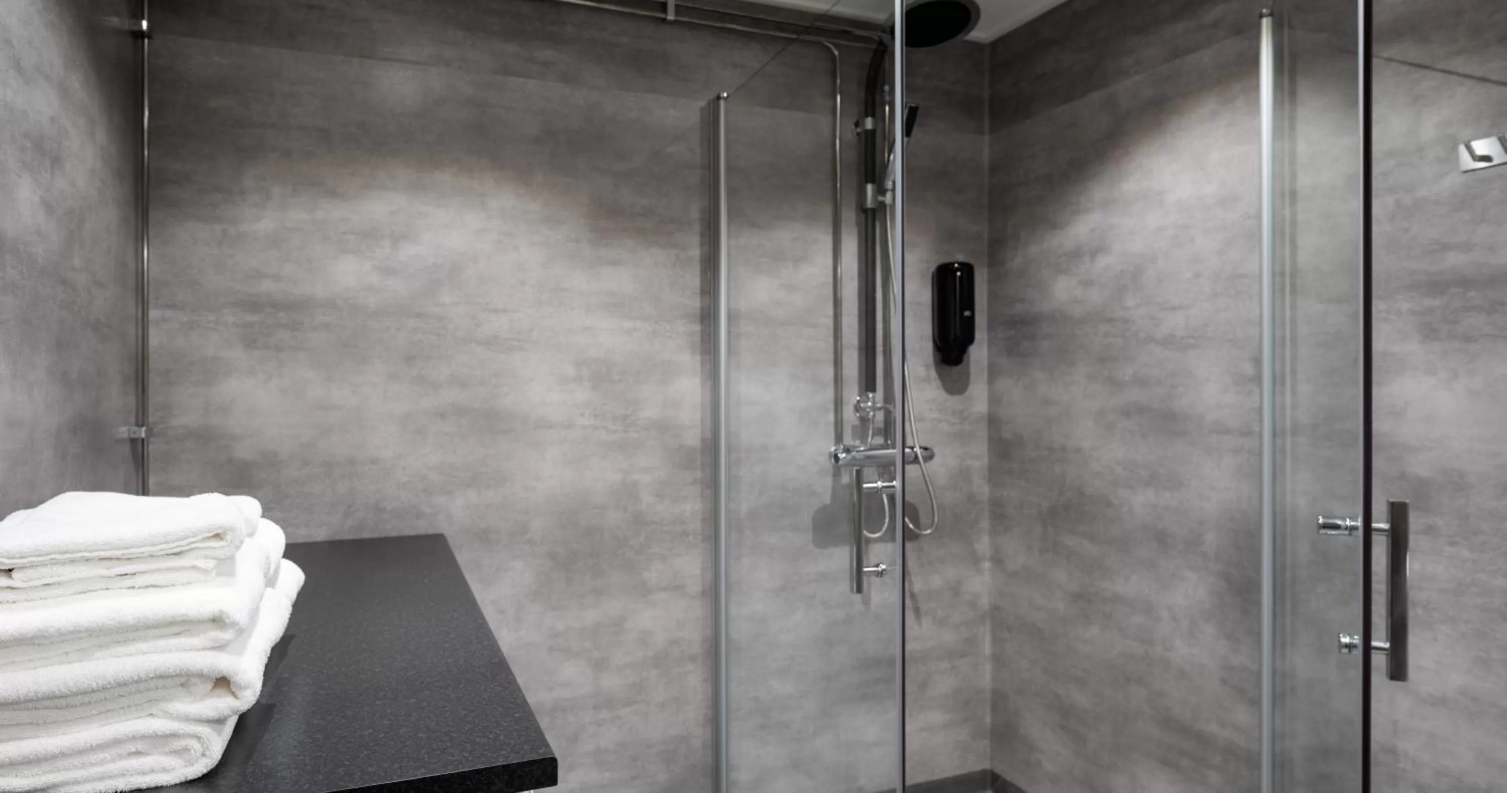 Shower in Hotel B&B Gränden