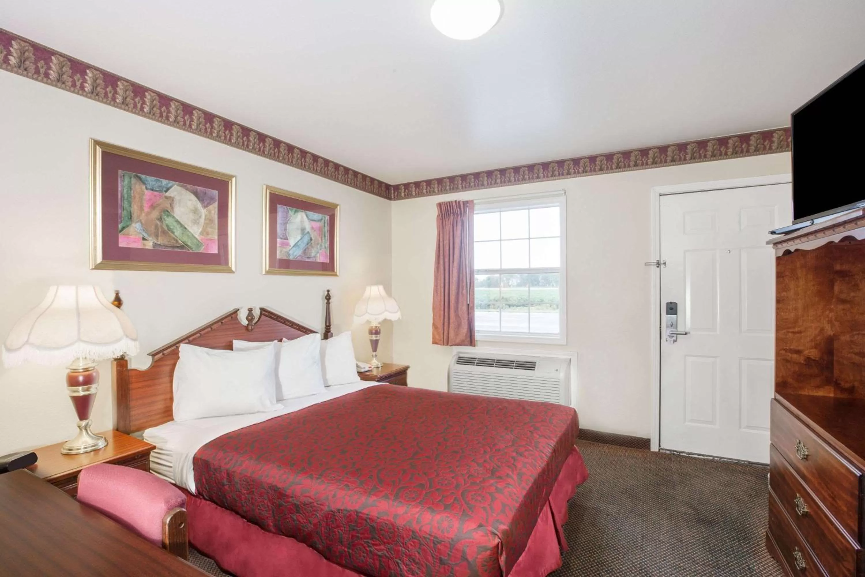 Photo of the whole room, Bed in Days Inn by Wyndham Trumann AR