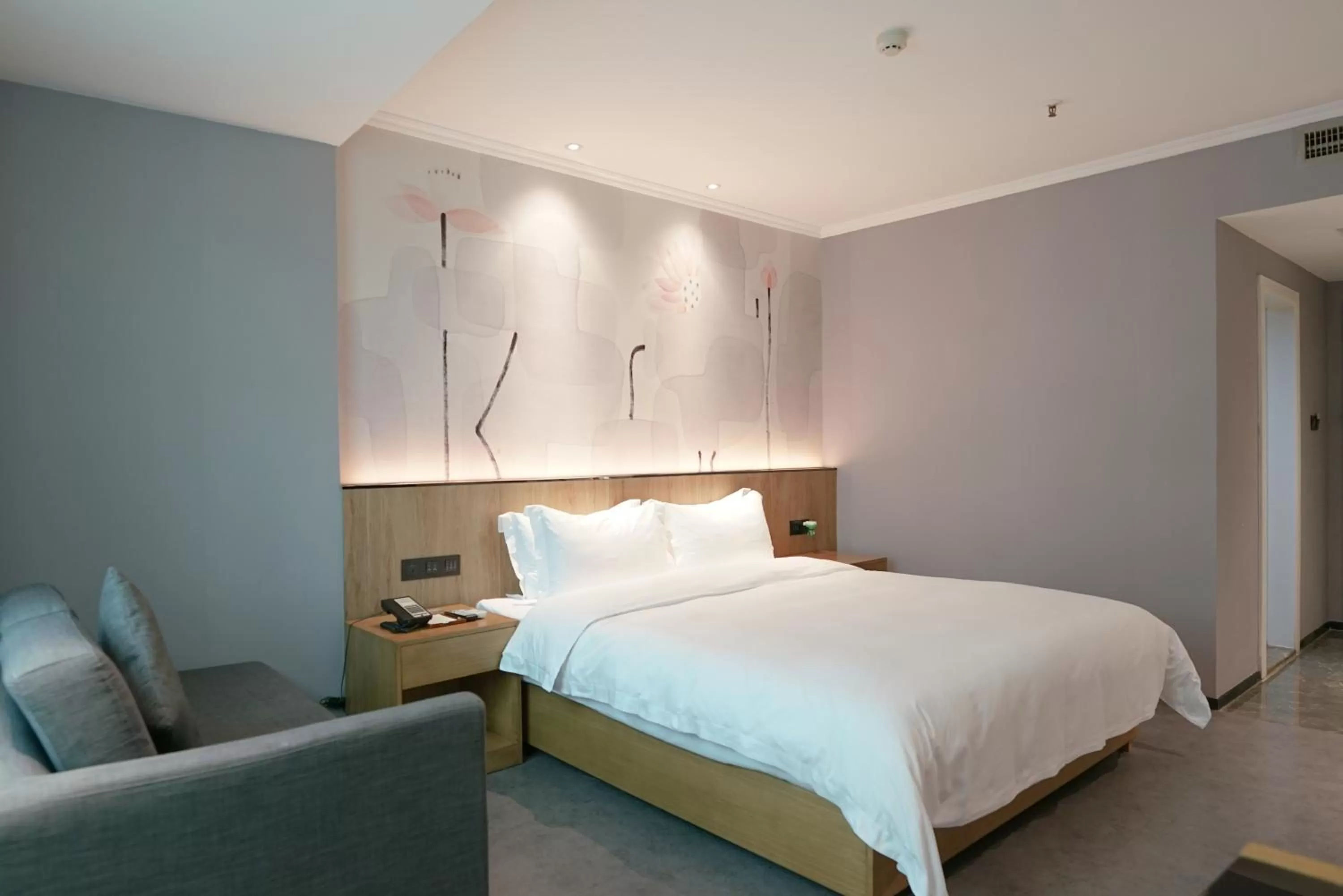Standard Queen Room in Paco Hotel Datang Metro Guangzhou-Free Shuttle Bus to Canton Fair and Free Breakfast