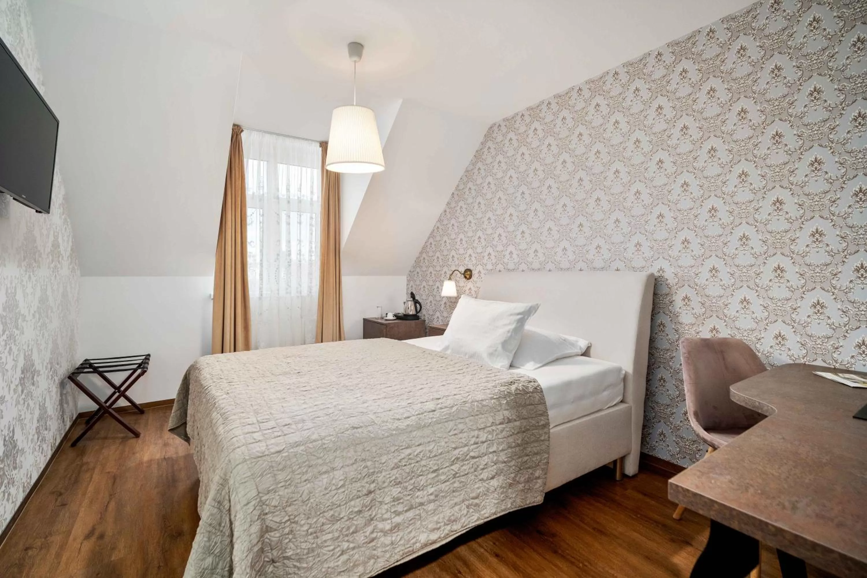 TV and multimedia, Bed in Hotel MAXPLAZA