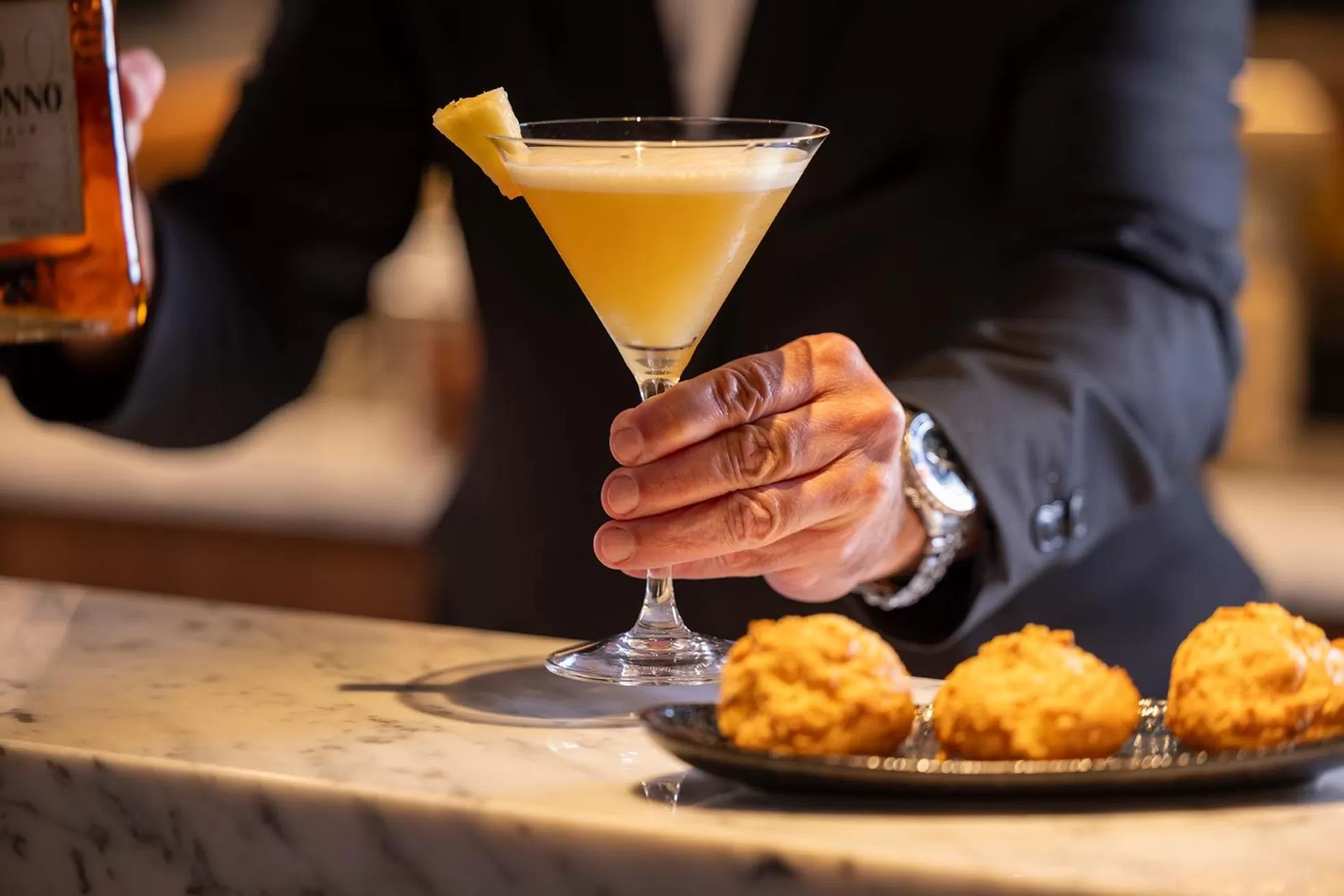 Lounge or bar in L-Avenue