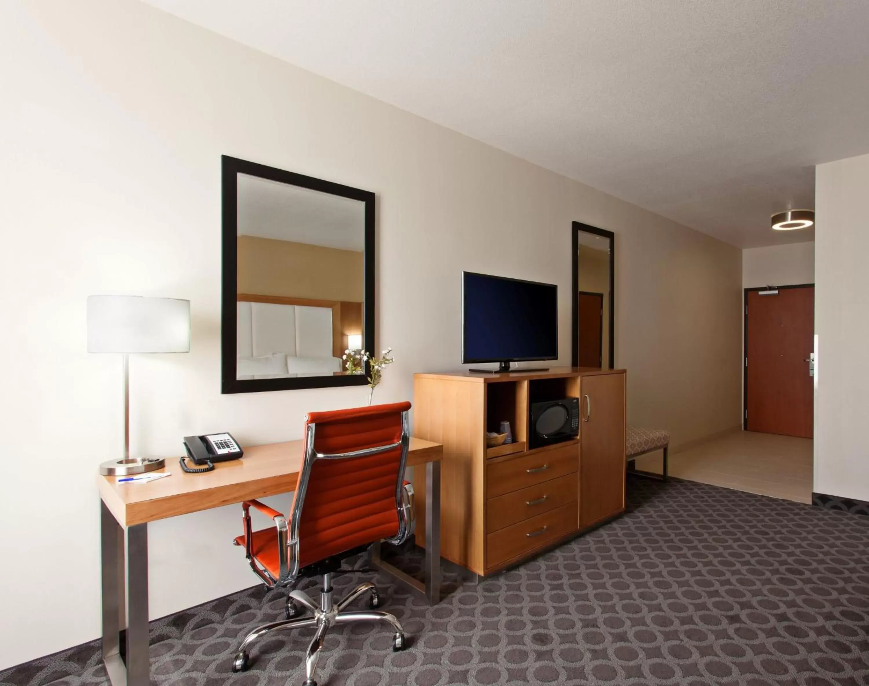 King Room - Mobility Access/Hearing Accessible in Holiday Inn Express North Hollywood - Burbank Area, an IHG Hotel King Room - Mobility Access/Hearing Accessible in Holiday Inn Express North Hollywood - Burbank Area, an IHG Hotel