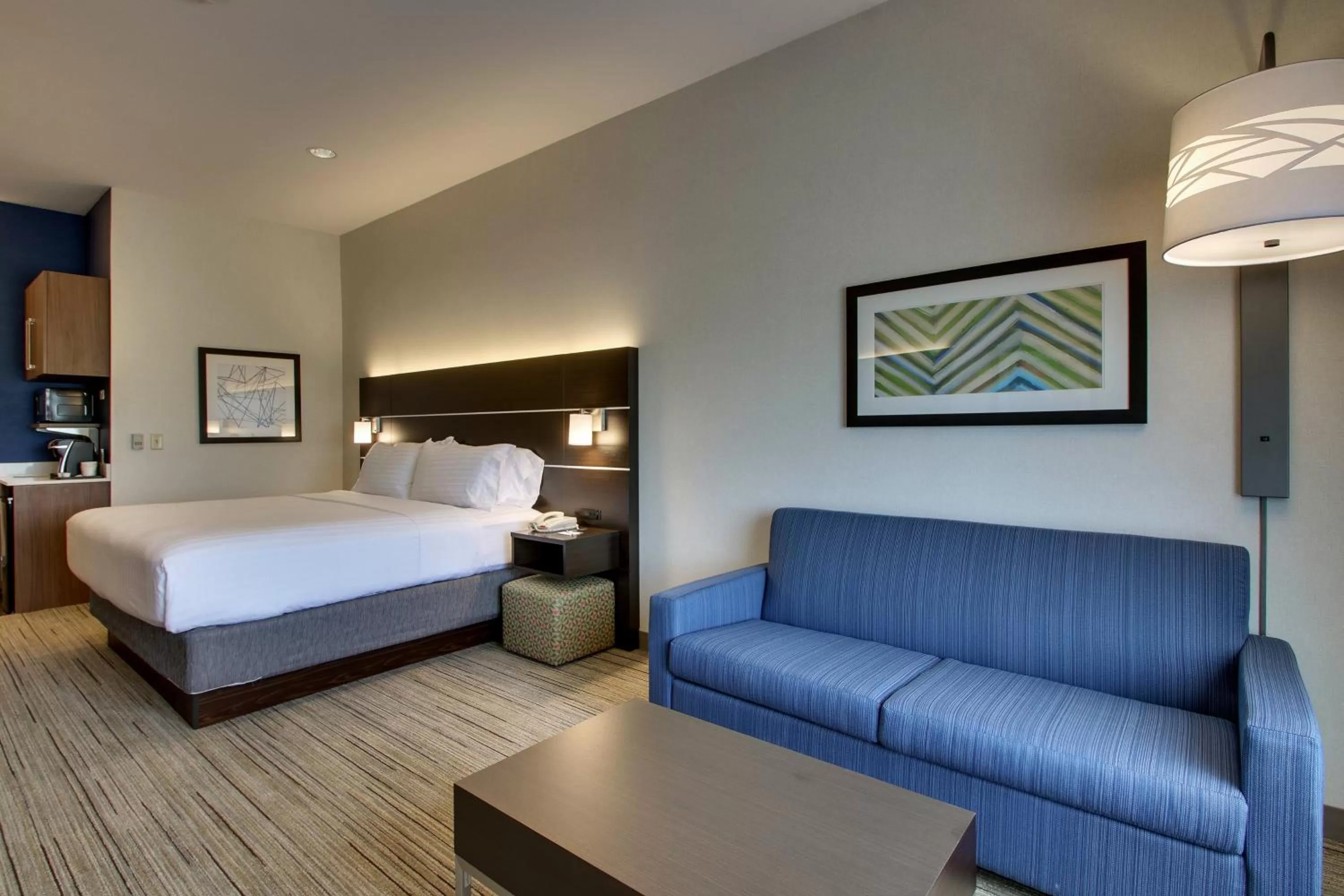 Photo of the whole room, Bed in Holiday Inn Express Hotel & Suites Morris by IHG