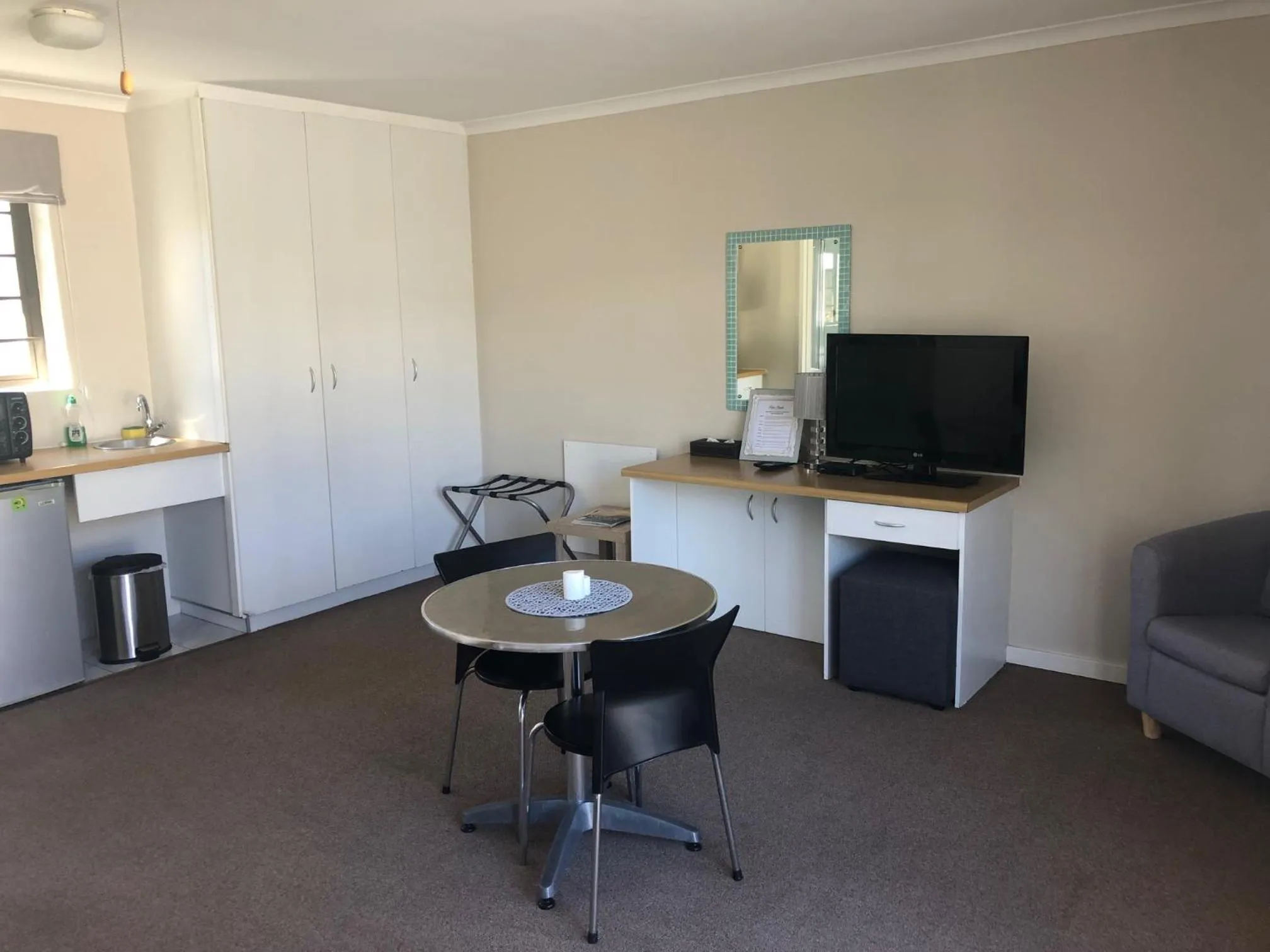 TV and multimedia in Palm Beach Guesthouse