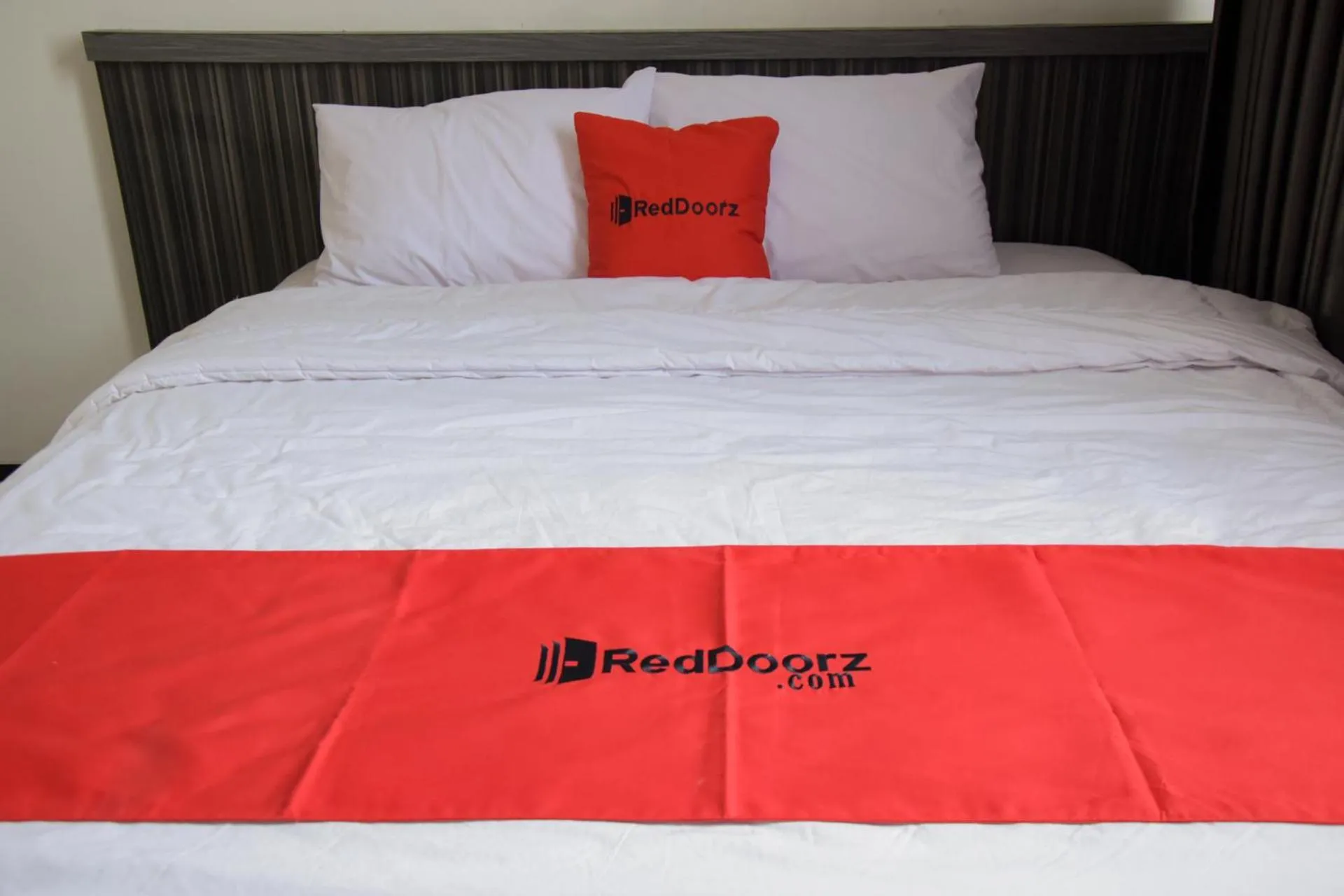 Bedroom, Bed in RedDoorz near GOR Satria Purwokerto