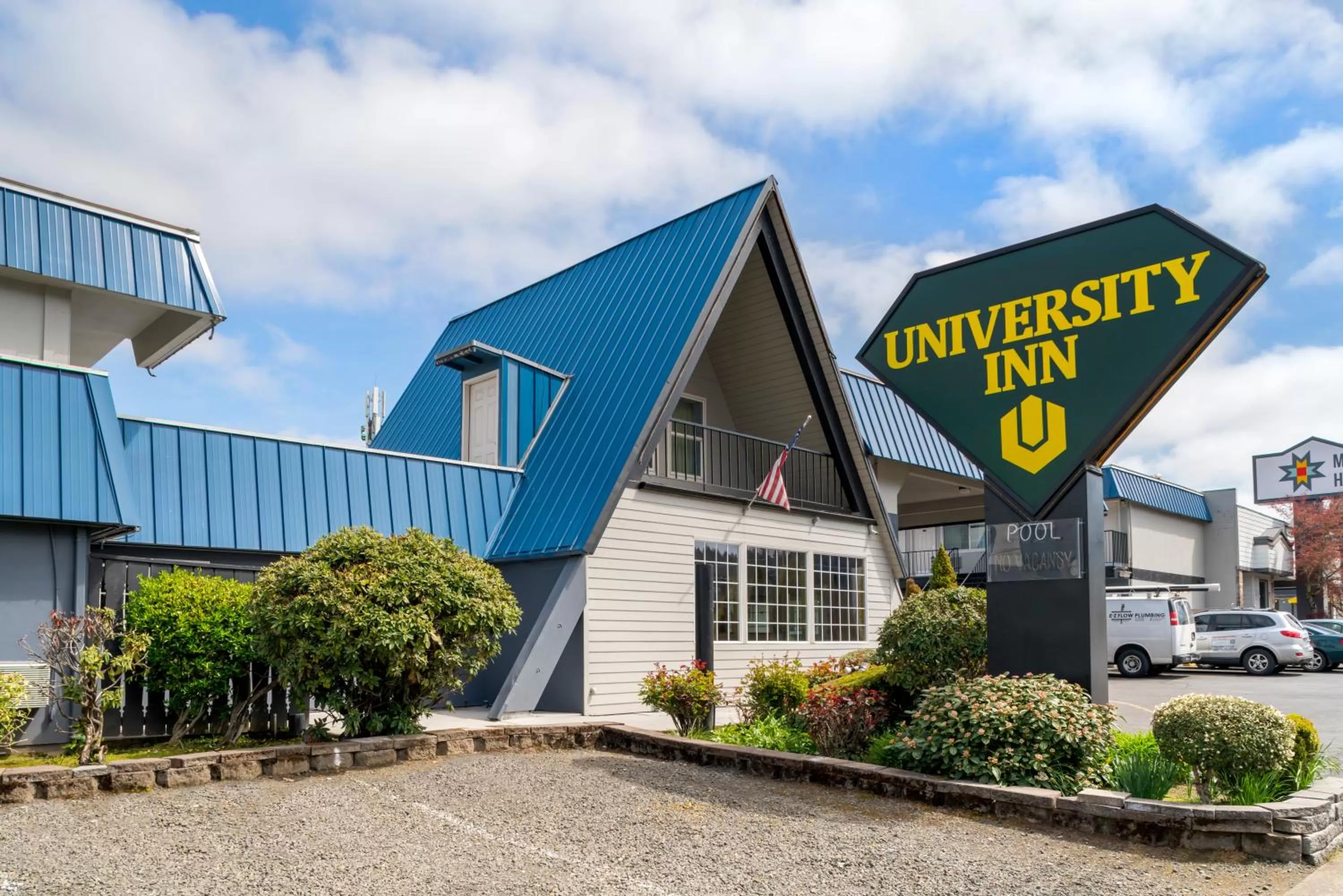 Property building in University Inn and Suites Eugene