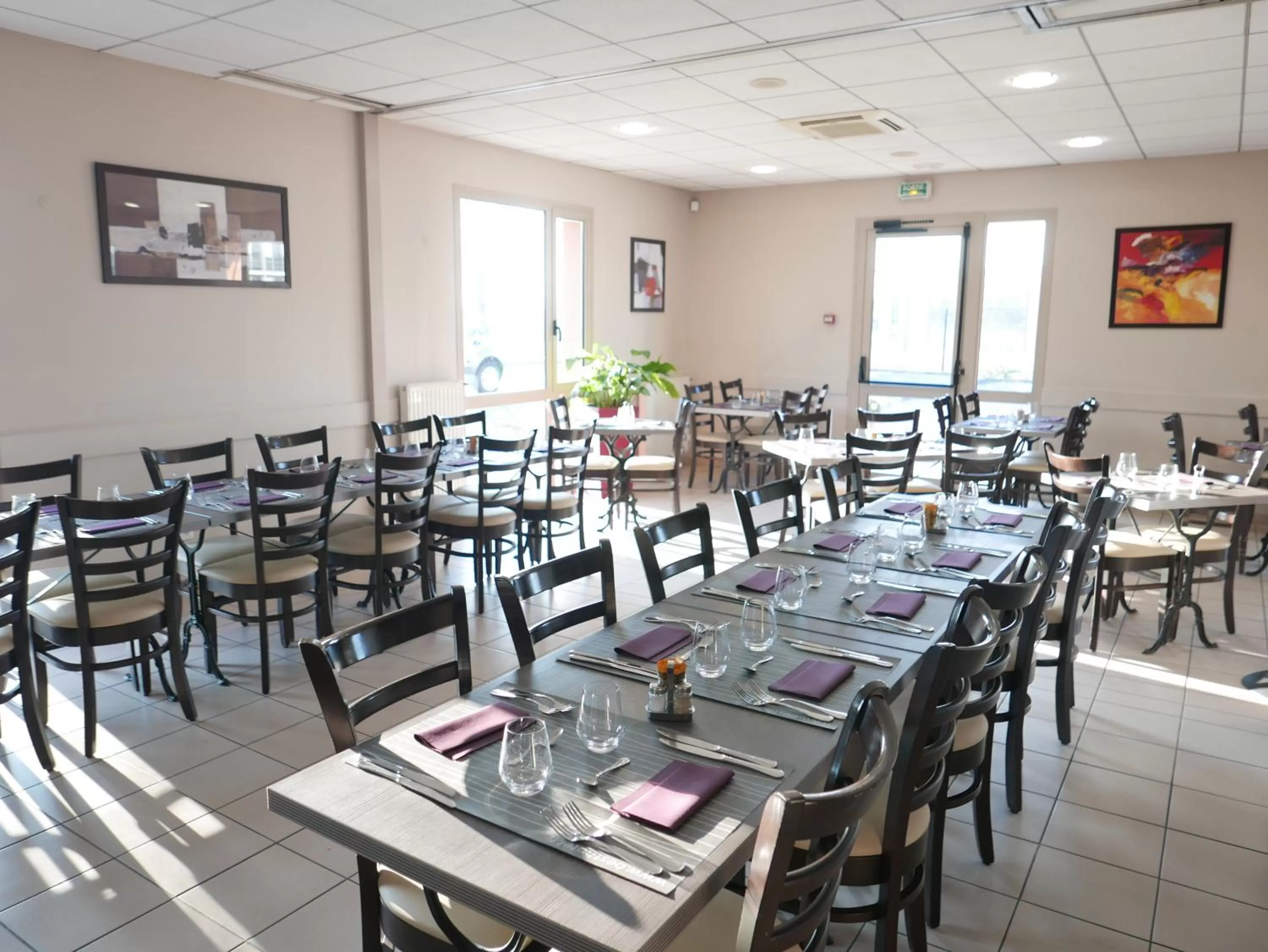 Restaurant/places to eat in Brit Hotel Reims La Pompelle