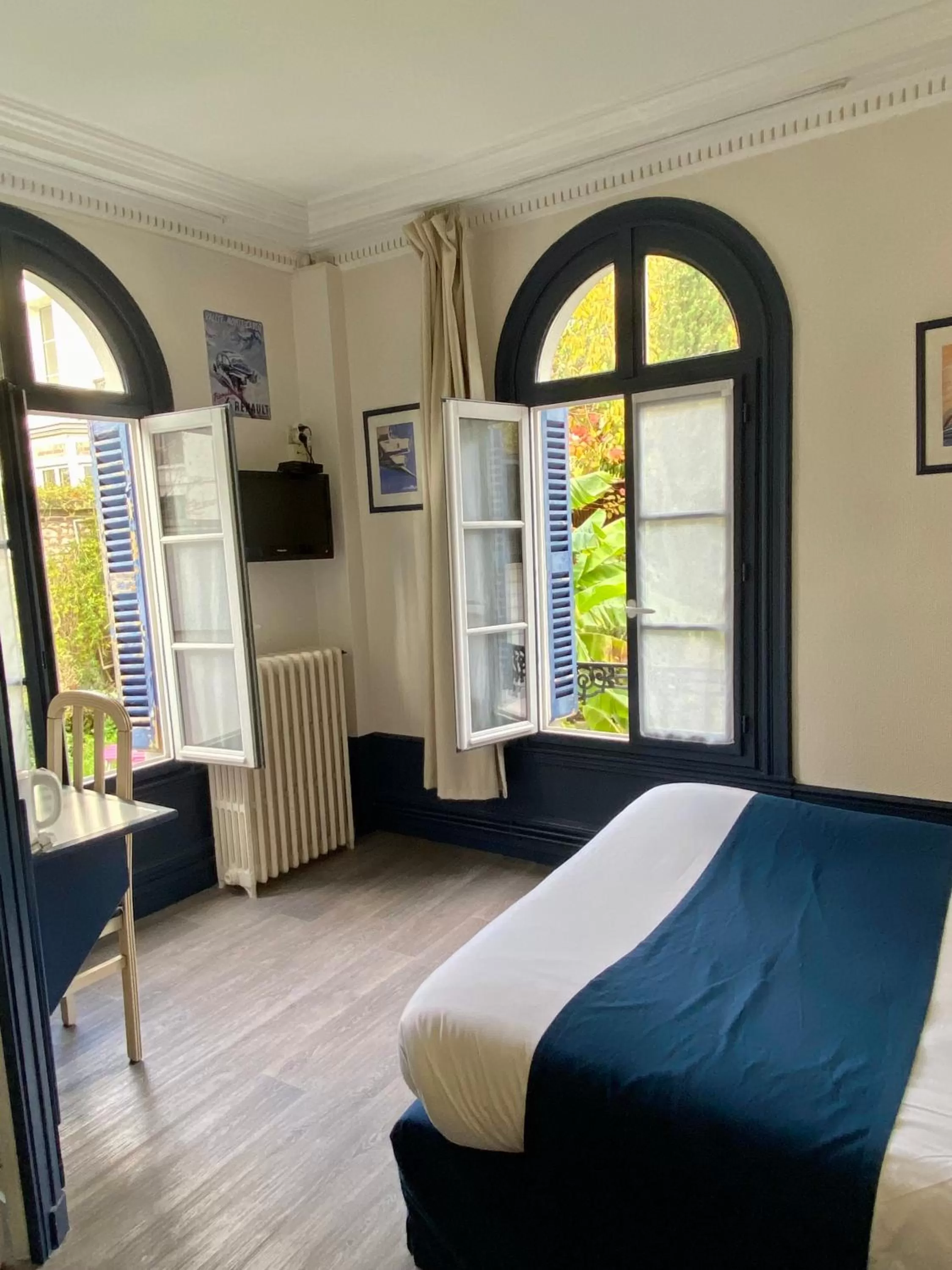 Photo of the whole room, Bed in Hôtel Céline - Hôtel de la Gare