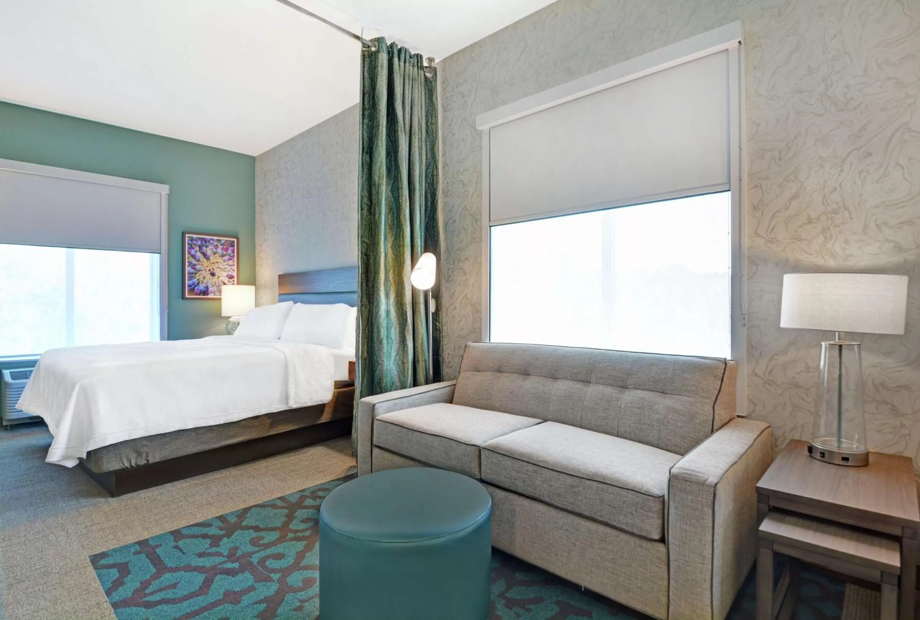 Living room, Bed in Home2 Suites By Hilton Charleston Daniel Island, Sc