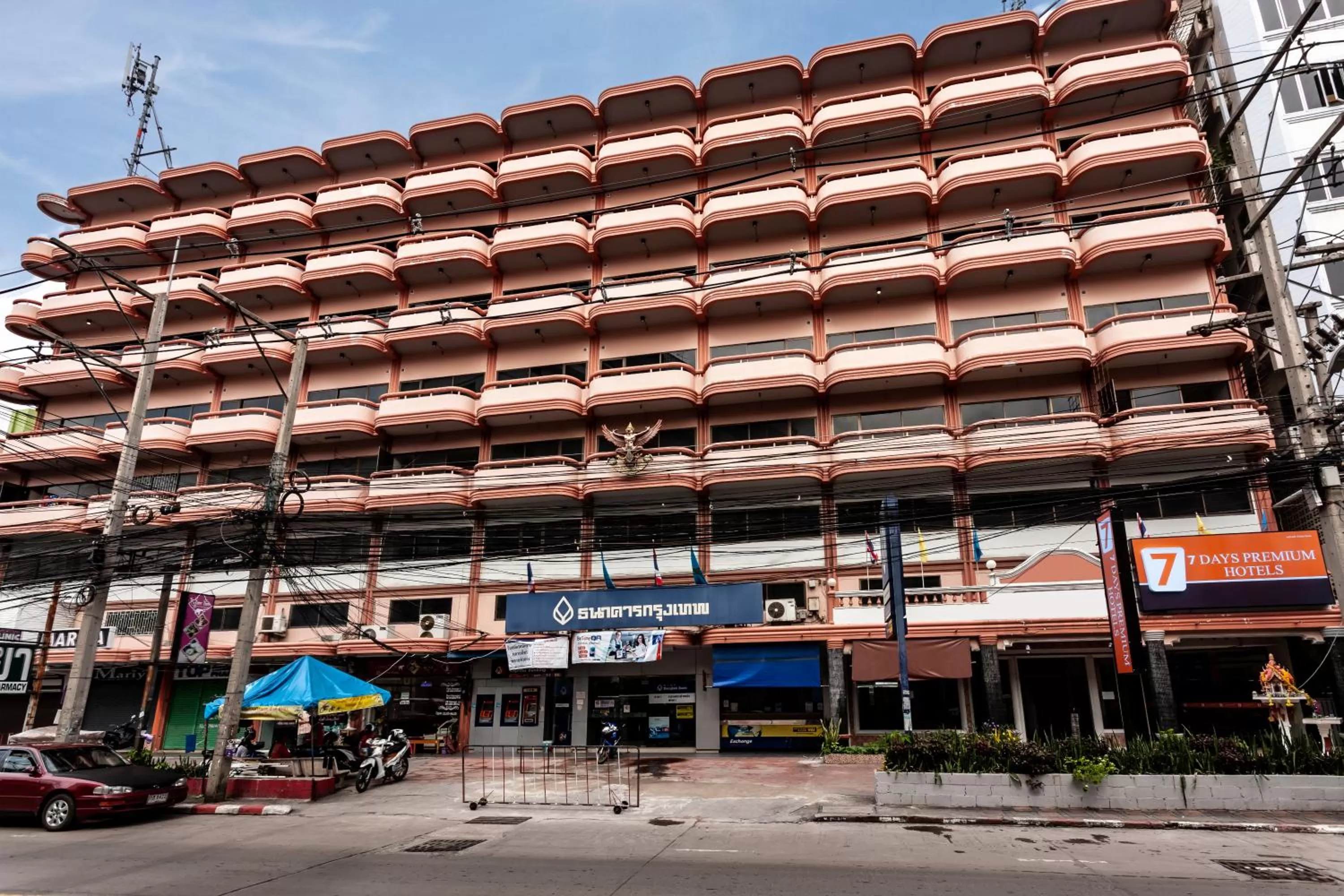 Property building in 7 Stays Pattaya Hotel