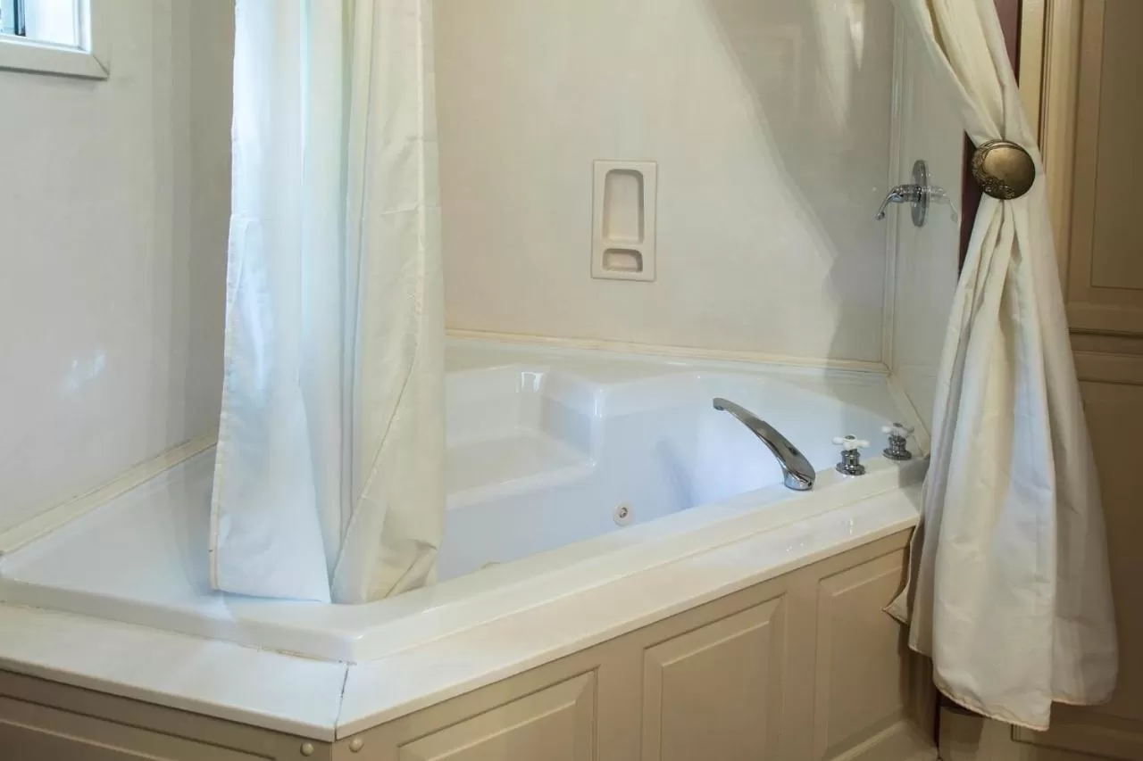 Bathroom in Hidden Springs Bed and Breakfast