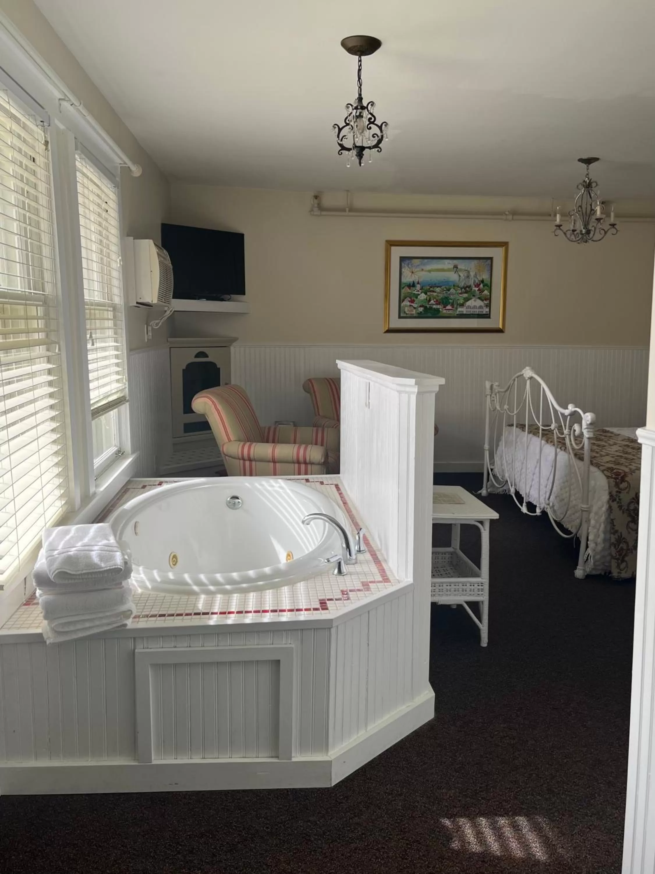 Bedroom, Bed in Terrace Inn and 1911 Restaurant