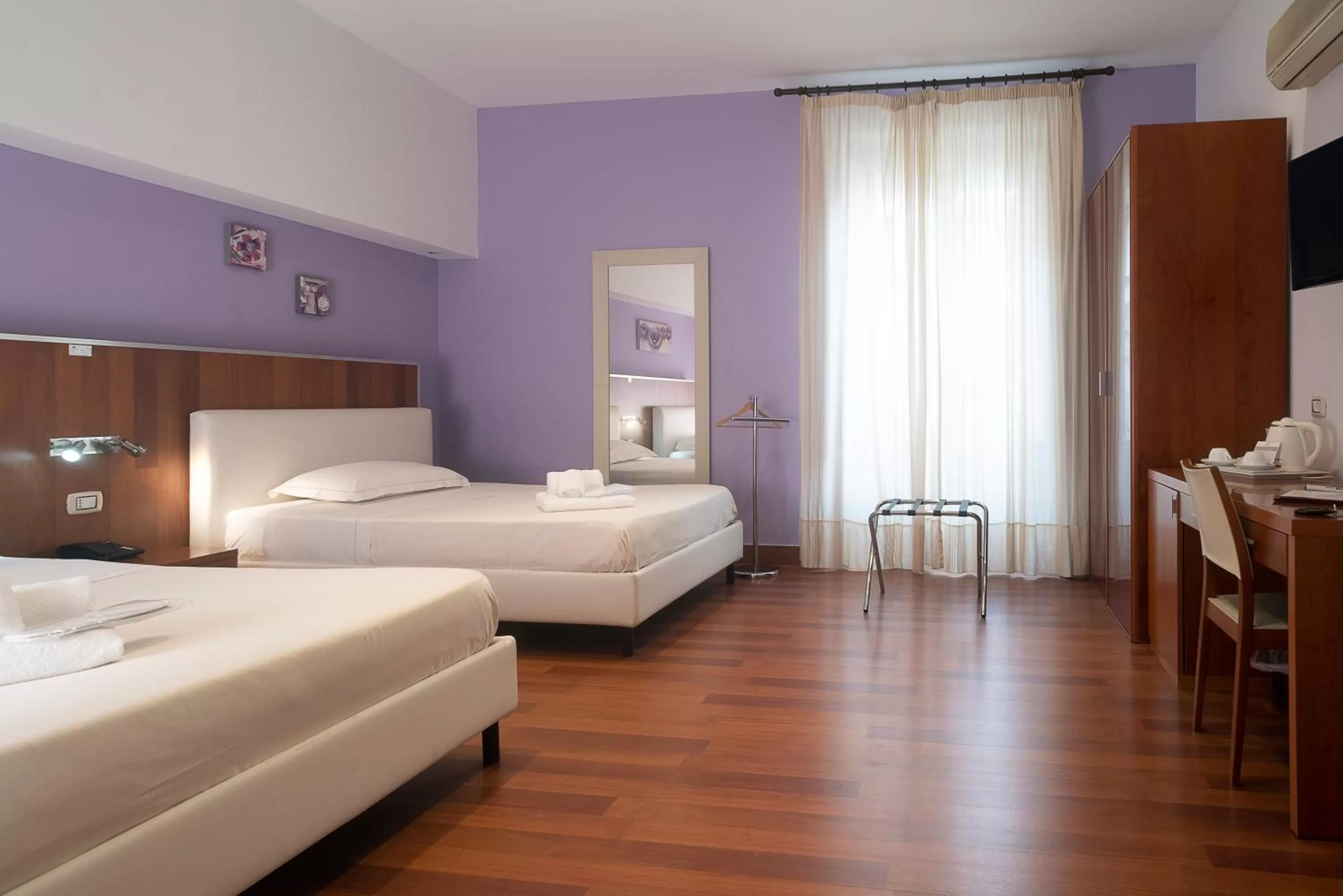 Bedroom, Bed in Hotel Tonic