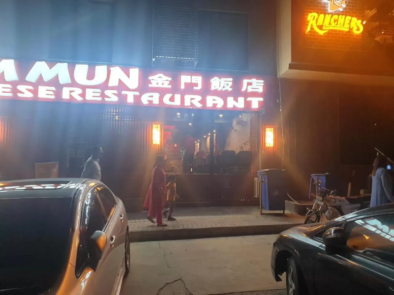 Restaurant/places to eat in SPACE Luxury Rental Suites